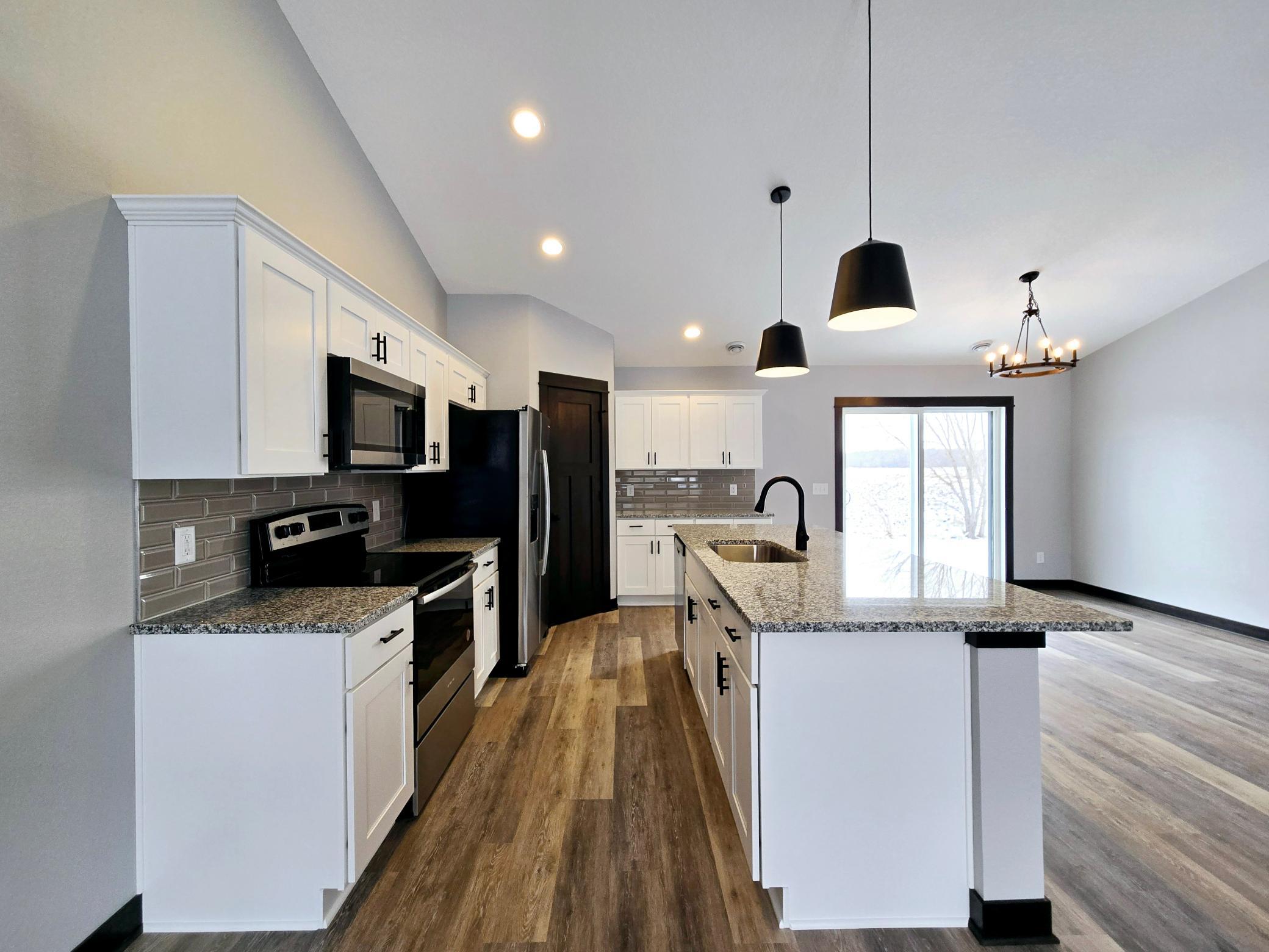 867 Goves Way Property Photo 6