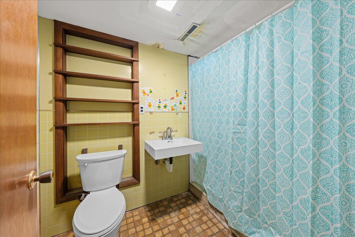 437 W Elm Street Property Photo 28
