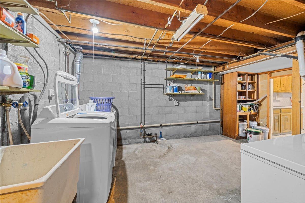 437 W Elm Street Property Photo 29