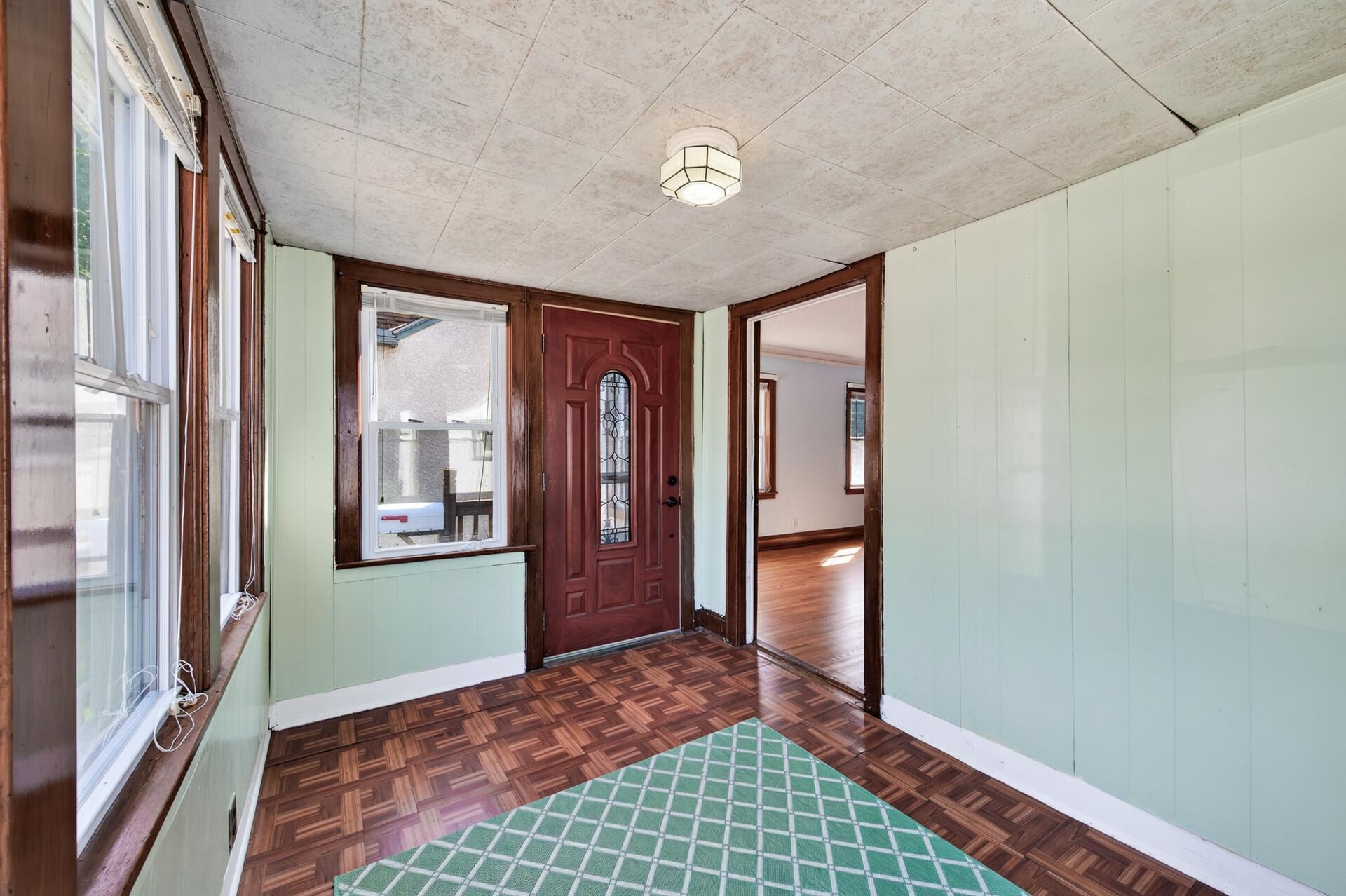4807 Bryant Avenue N Property Photo 6