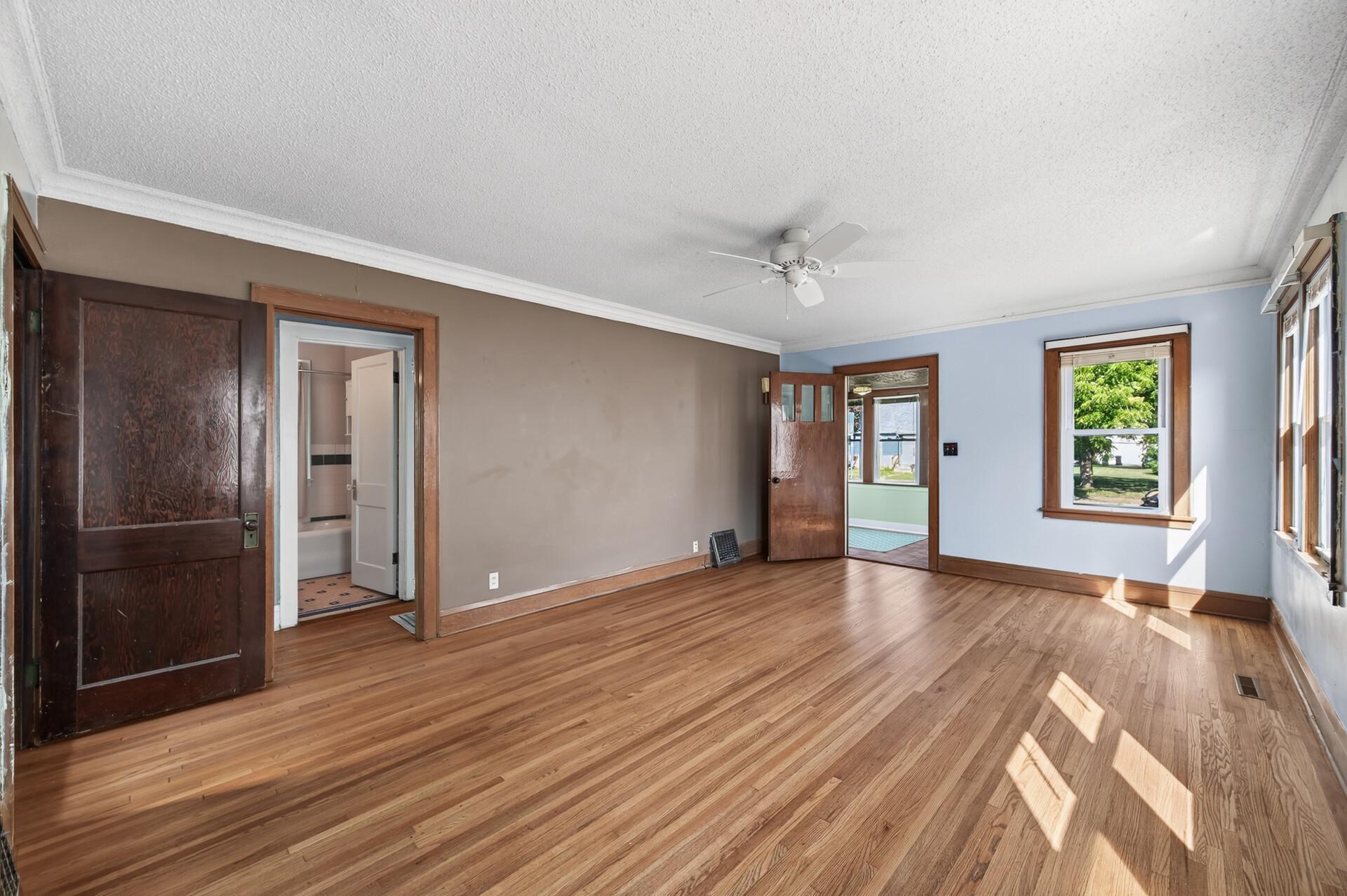 4807 Bryant Avenue N Property Photo 8