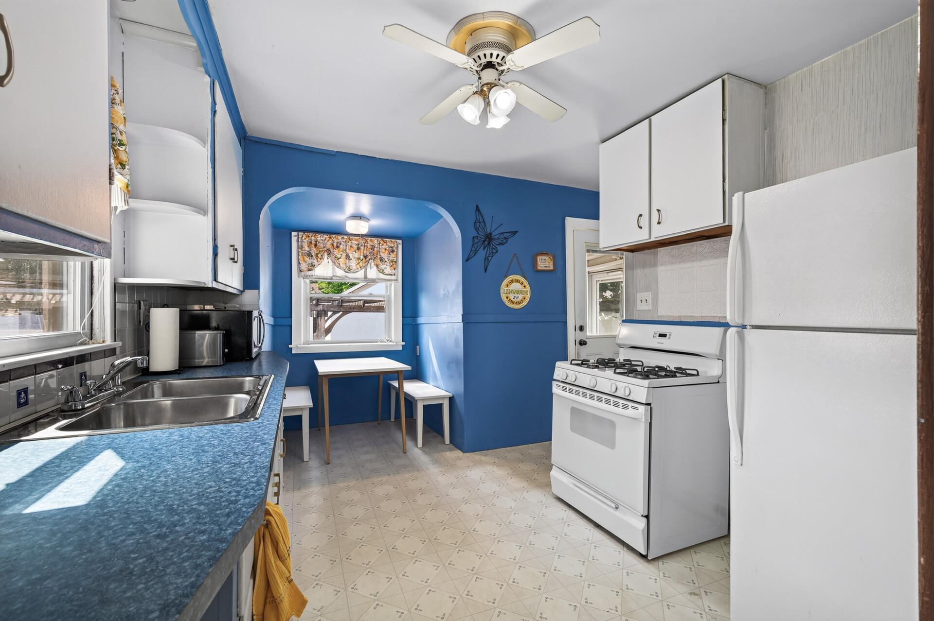 4807 Bryant Avenue N Property Photo 11