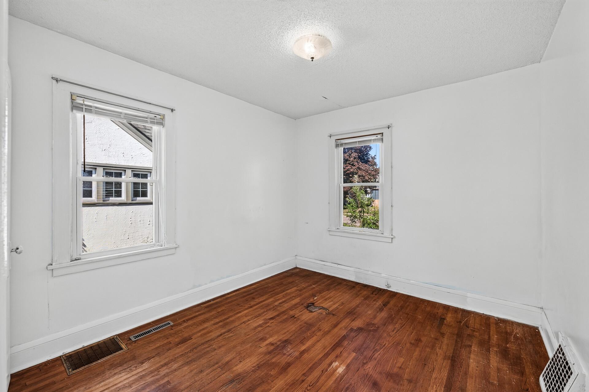 4807 Bryant Avenue N Property Photo 15