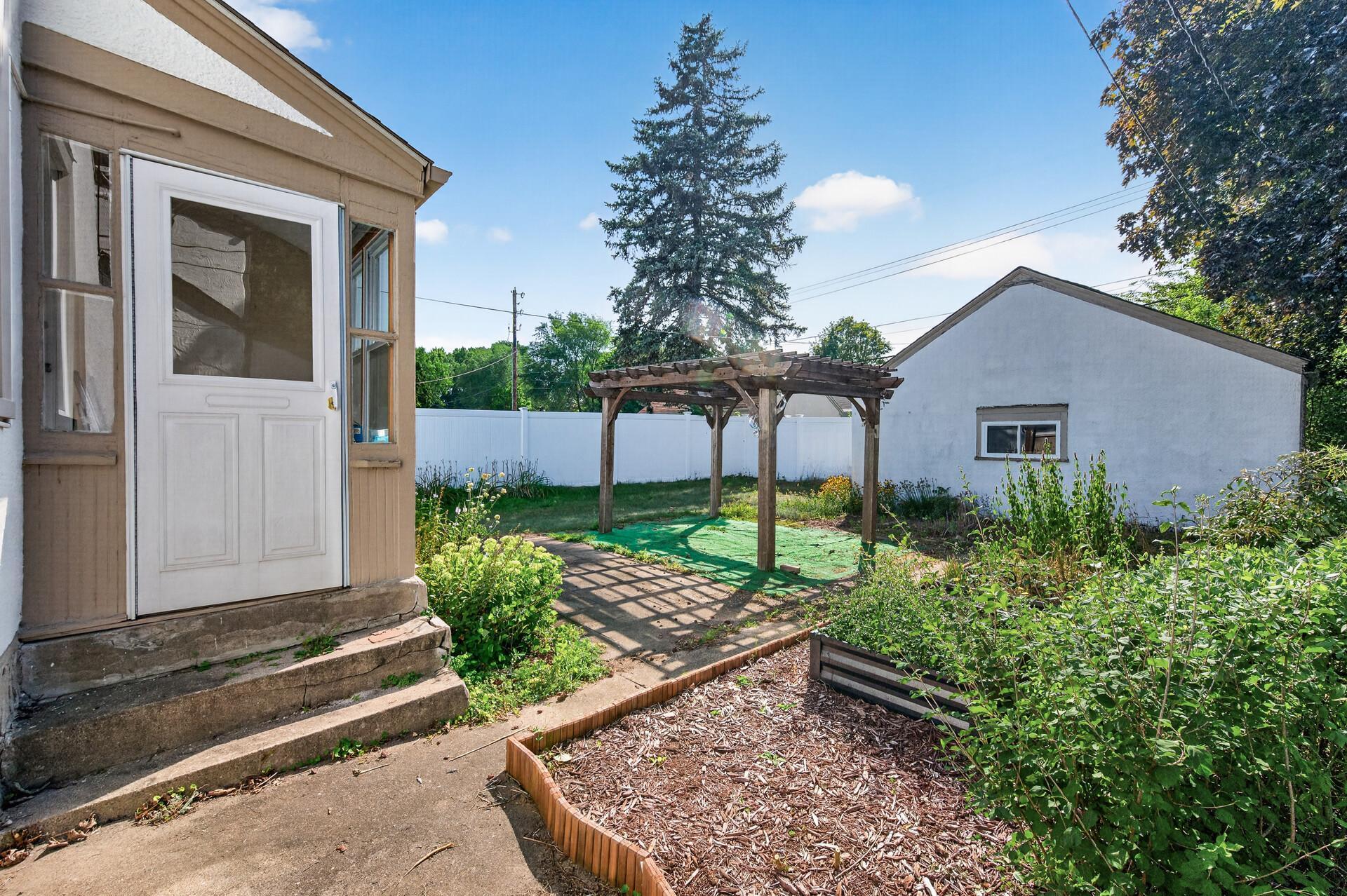 4807 Bryant Avenue N Property Photo 25