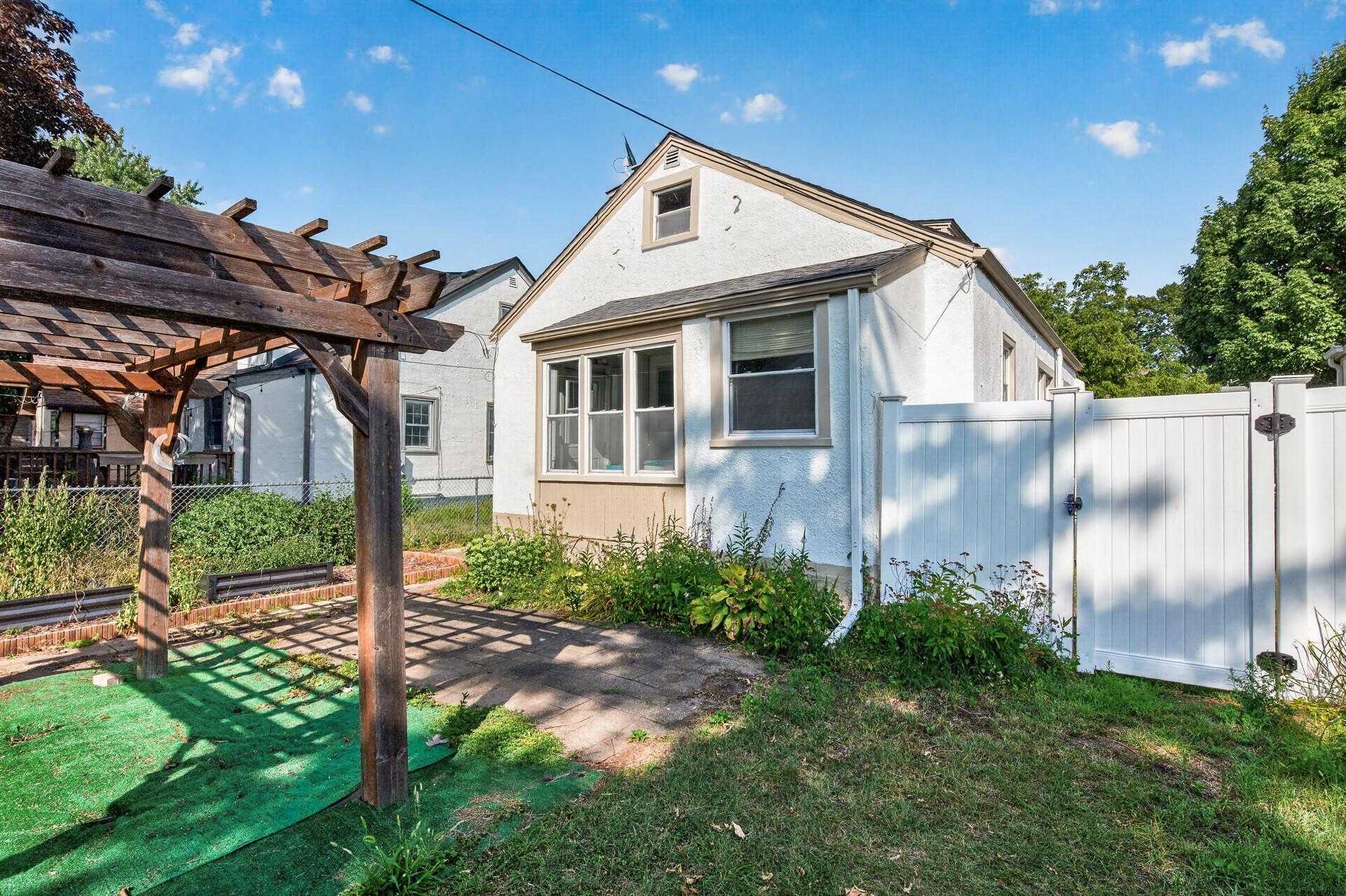 4807 Bryant Avenue N Property Photo 27