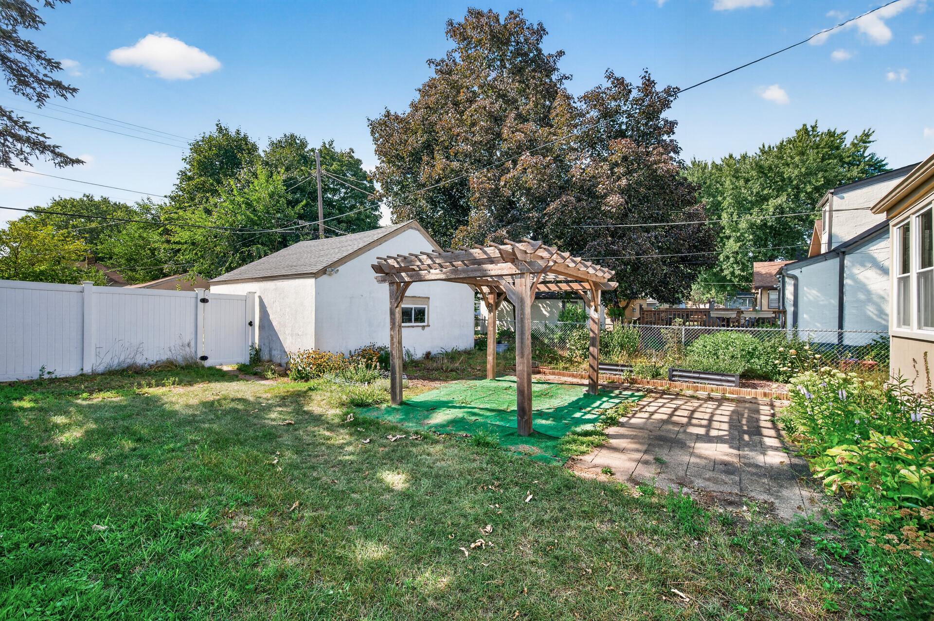 4807 Bryant Avenue N Property Photo 28