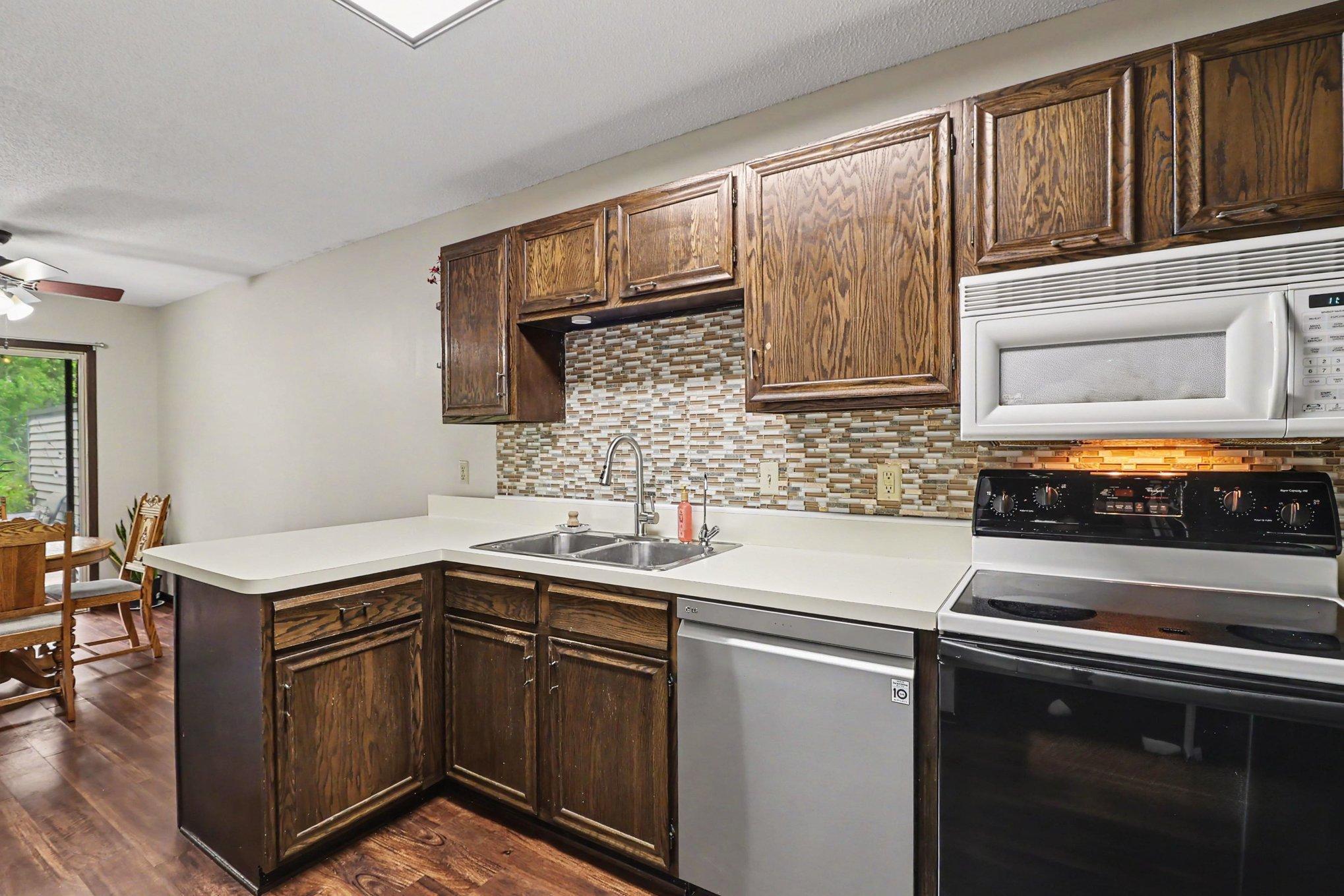 4490 Woodgate Point Property Photo 6