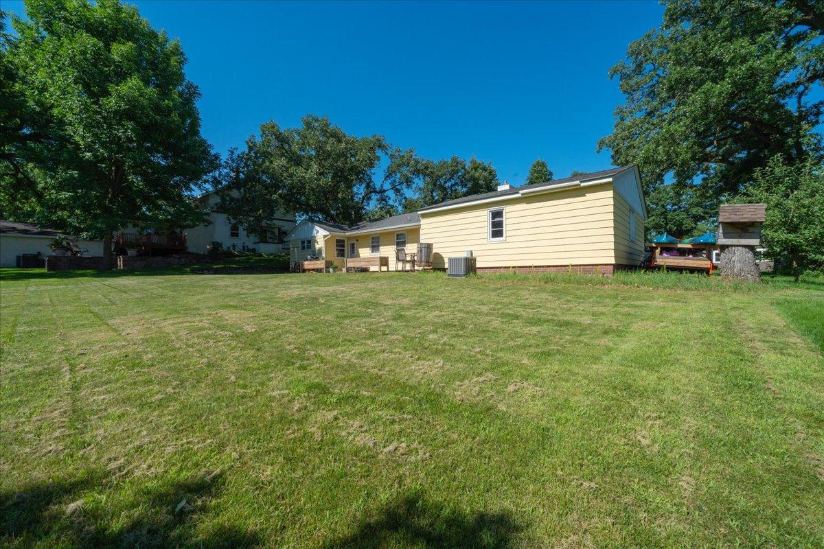 110 Main Street N Property Photo 6