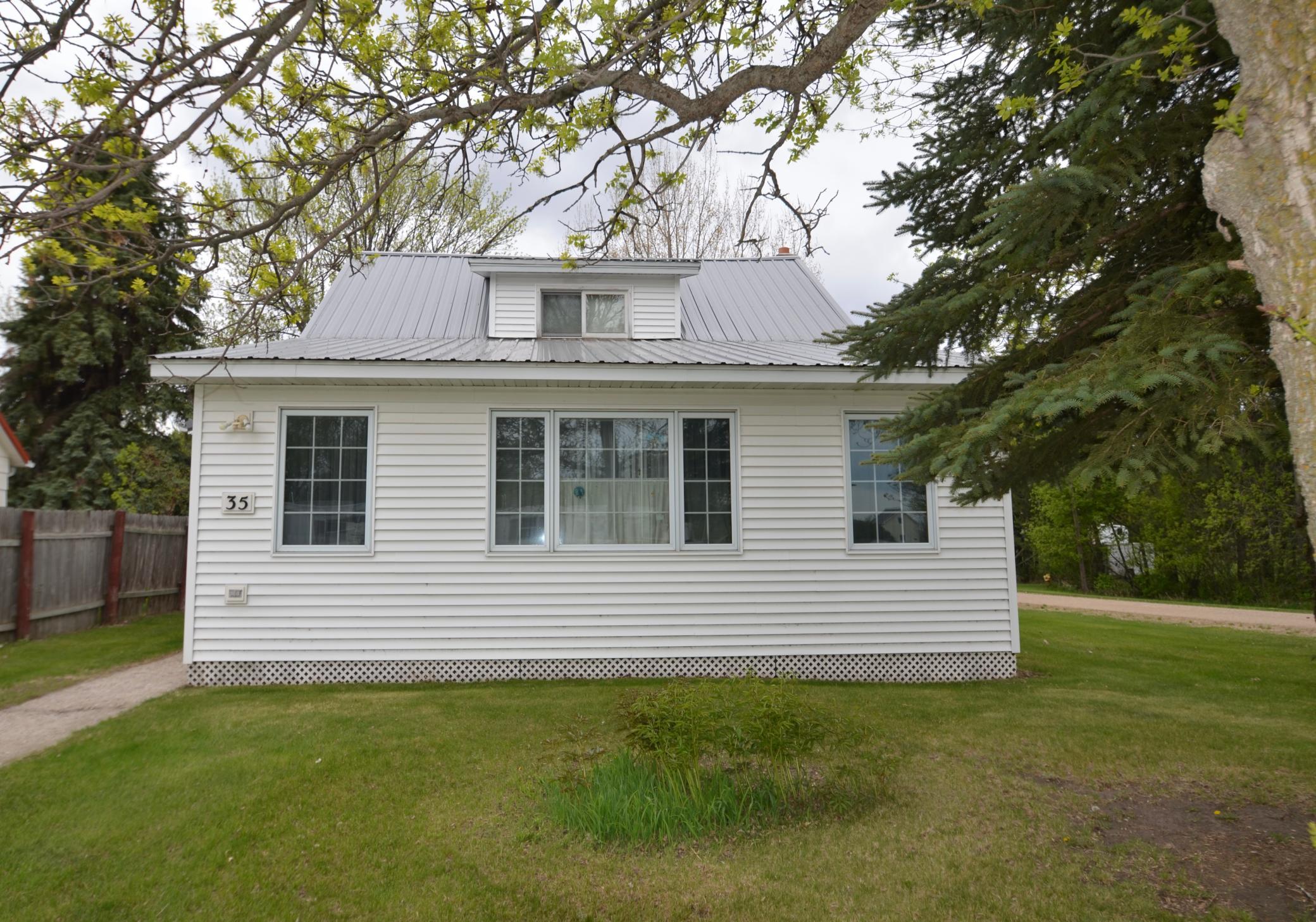 35 Evergreen St Property Photo 4