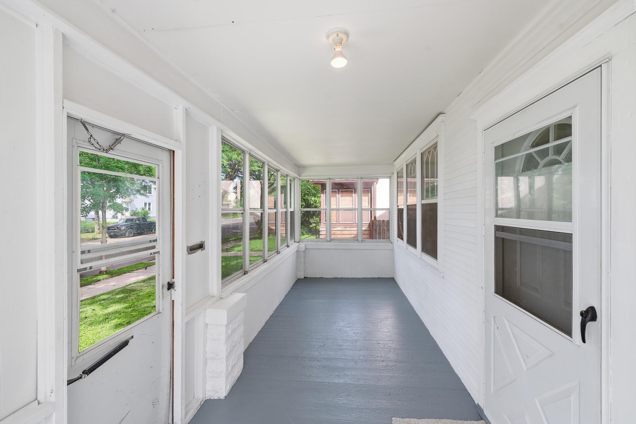 934 Central Avenue W Property Photo 2