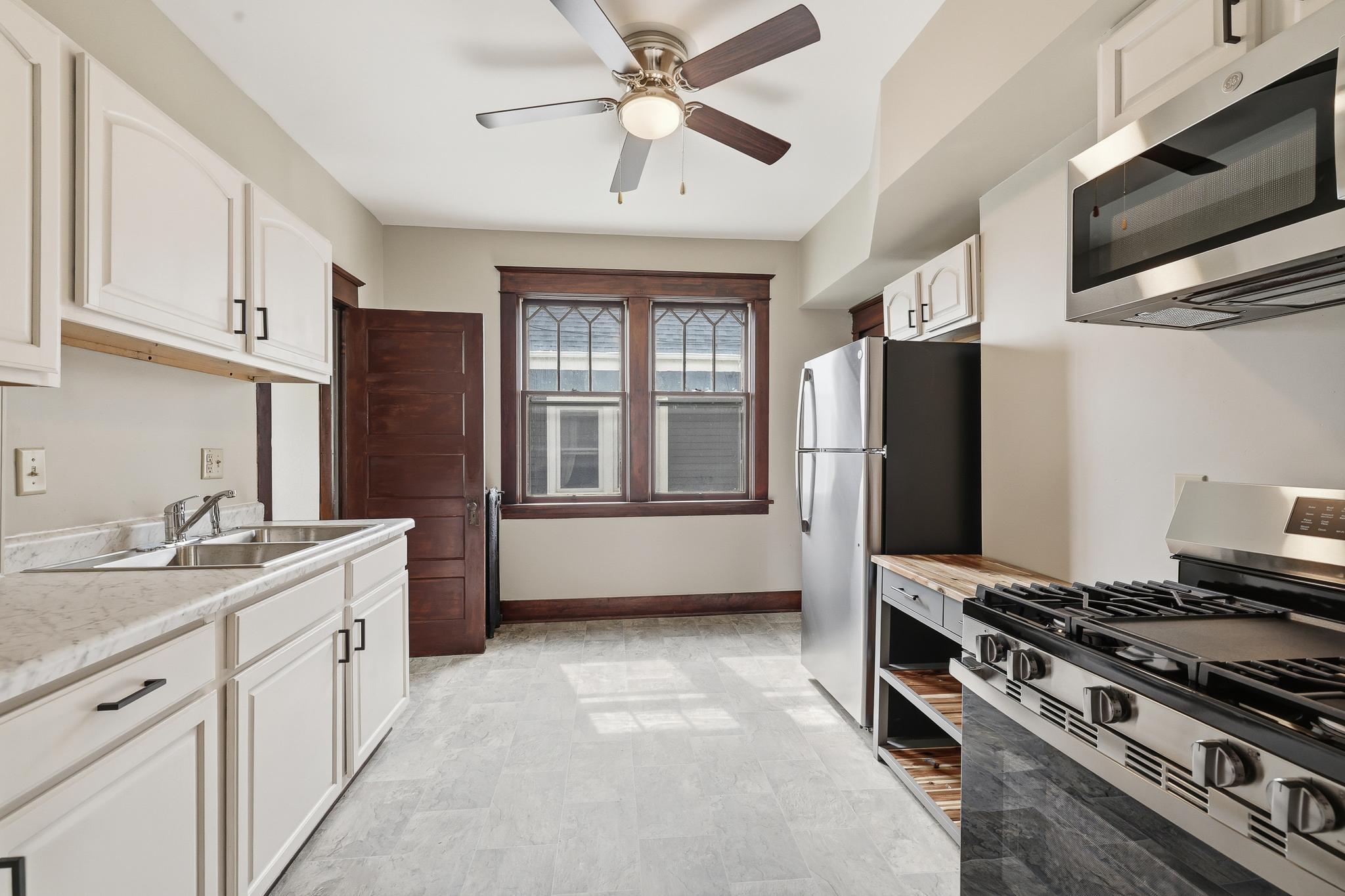 934 Central Avenue W Property Photo 6