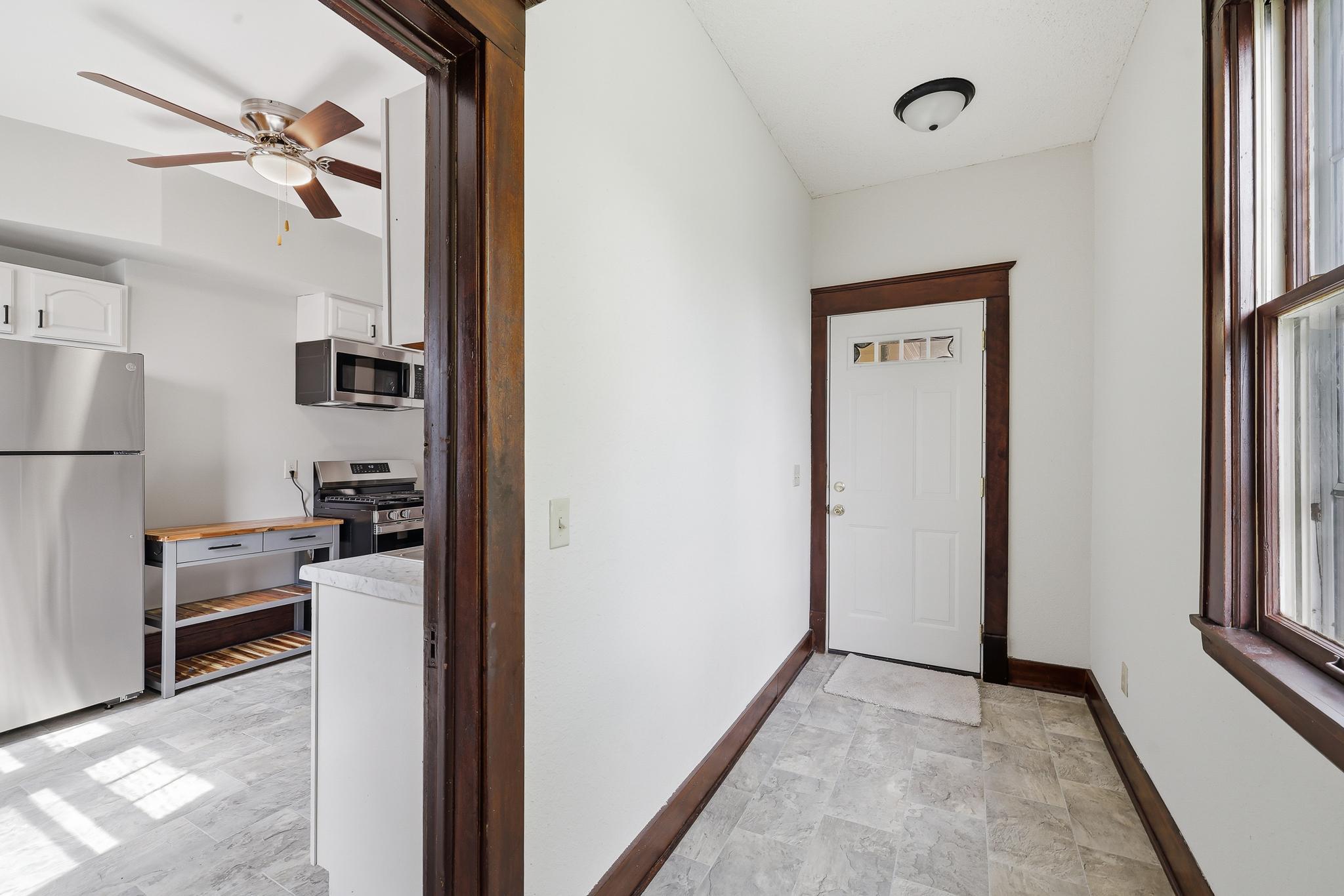 934 Central Avenue W Property Photo 7