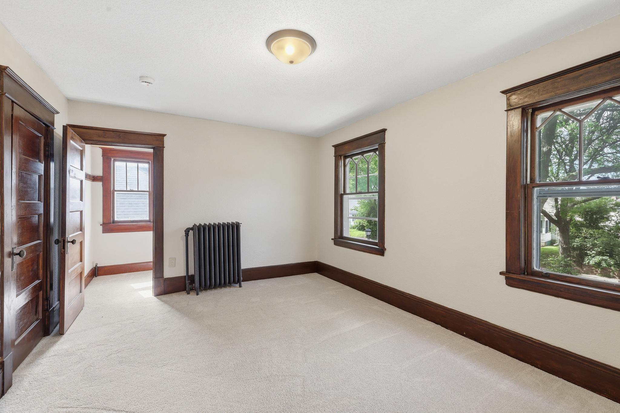 934 Central Avenue W Property Photo 10