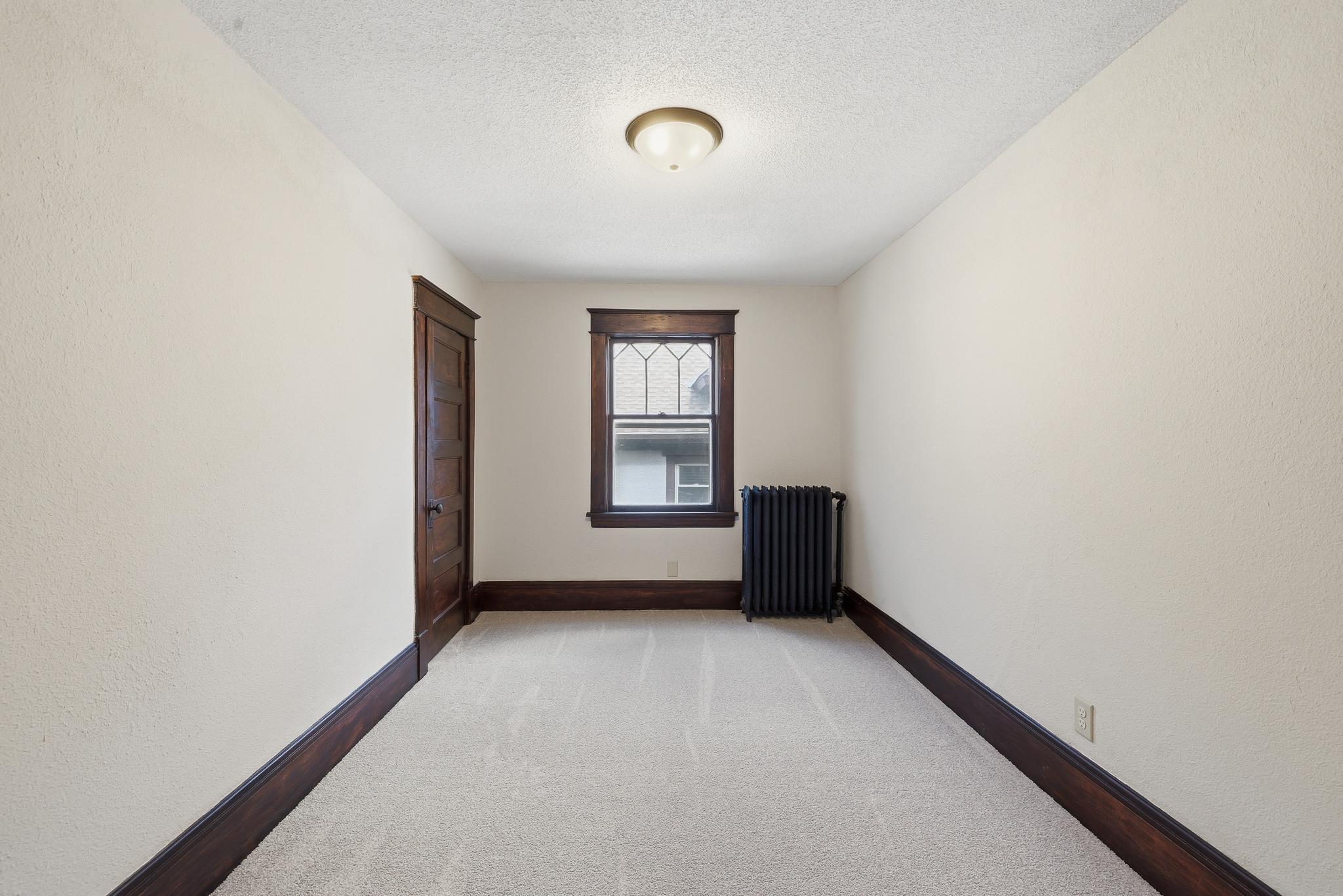 934 Central Avenue W Property Photo 11
