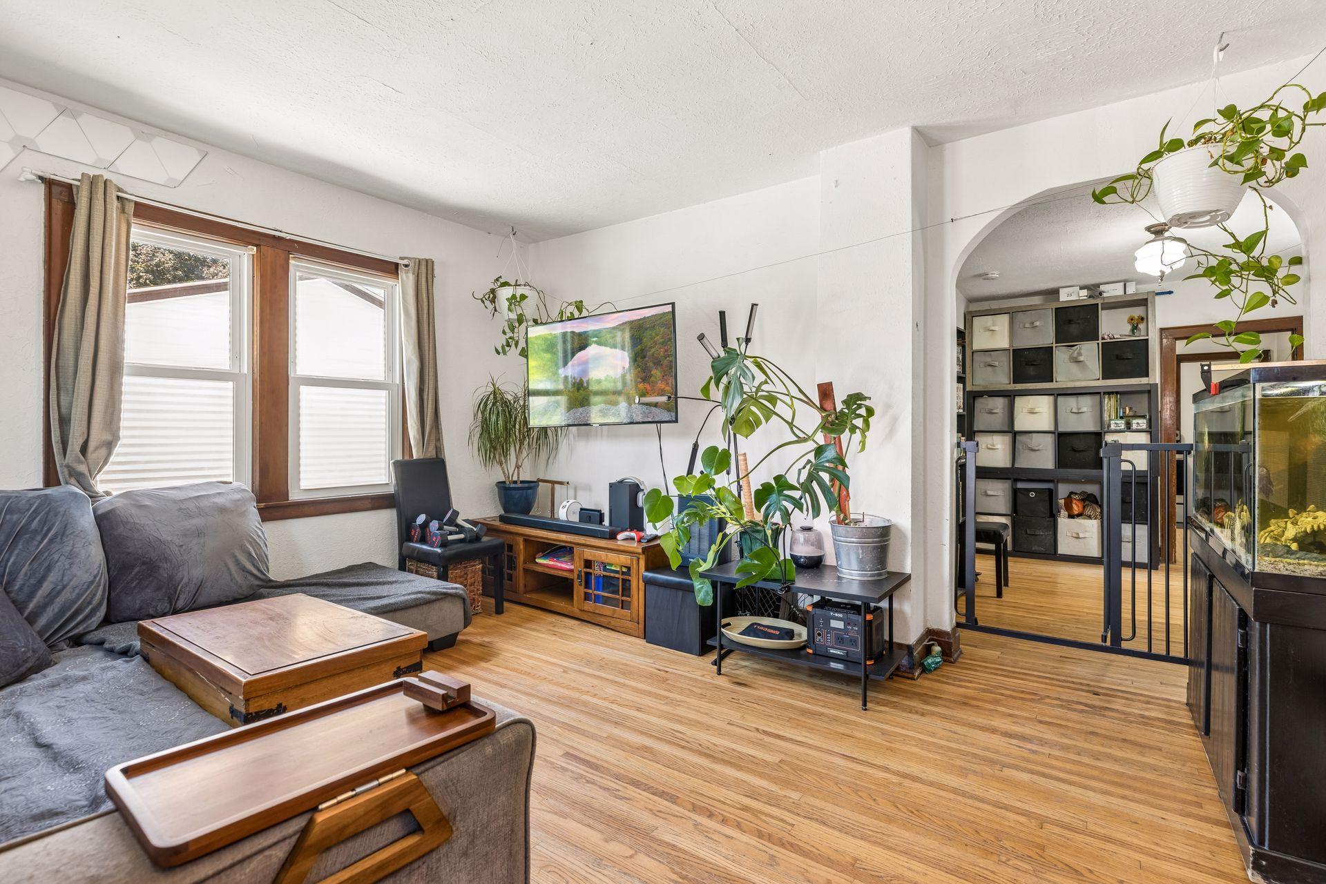 671 Spring Street Ne Property Photo 4