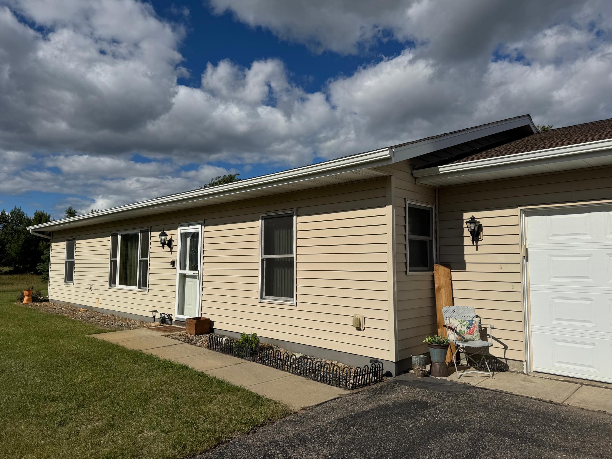21304 Farm View Drive Property Photo 6