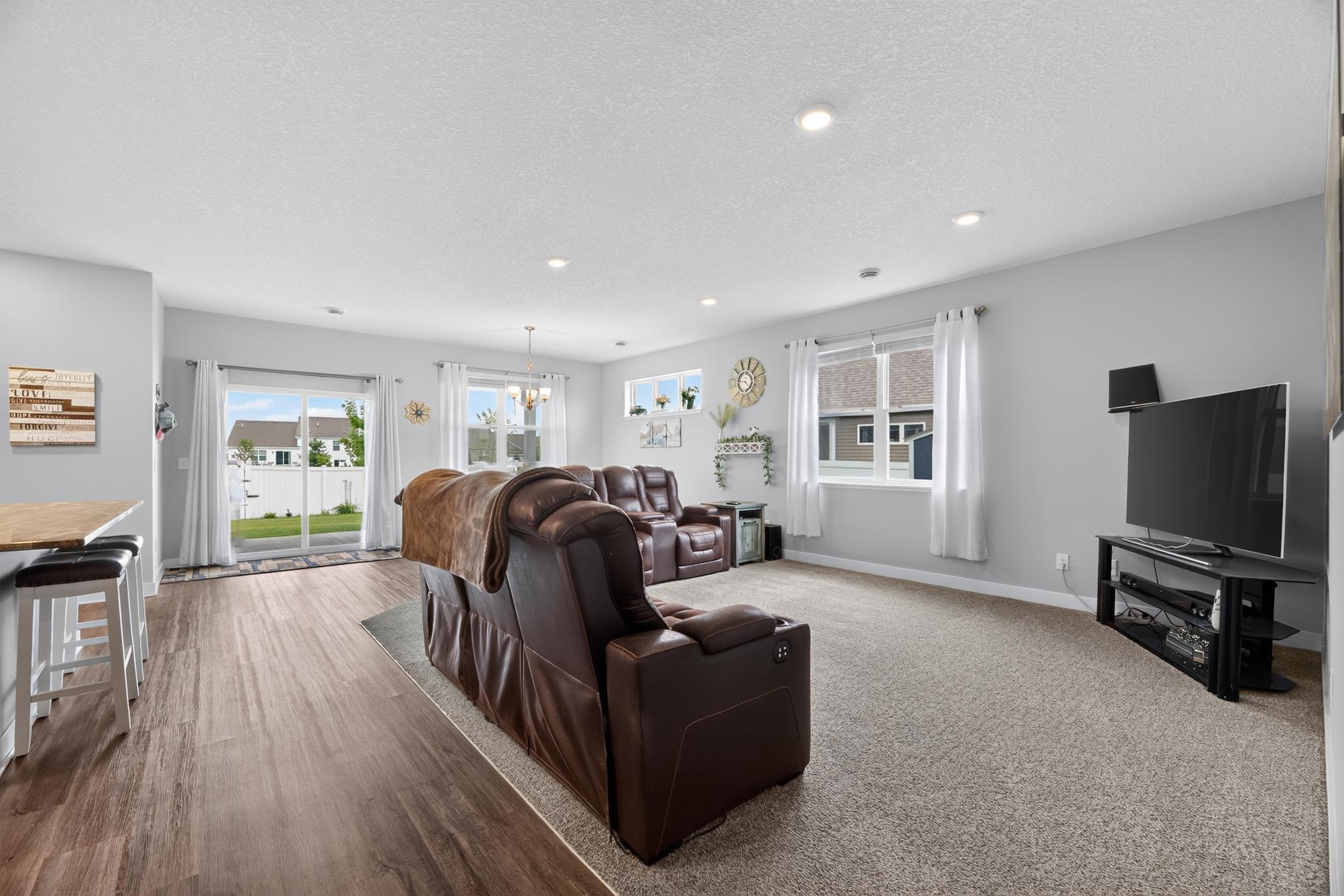 1436 Independence Curve Property Photo 12