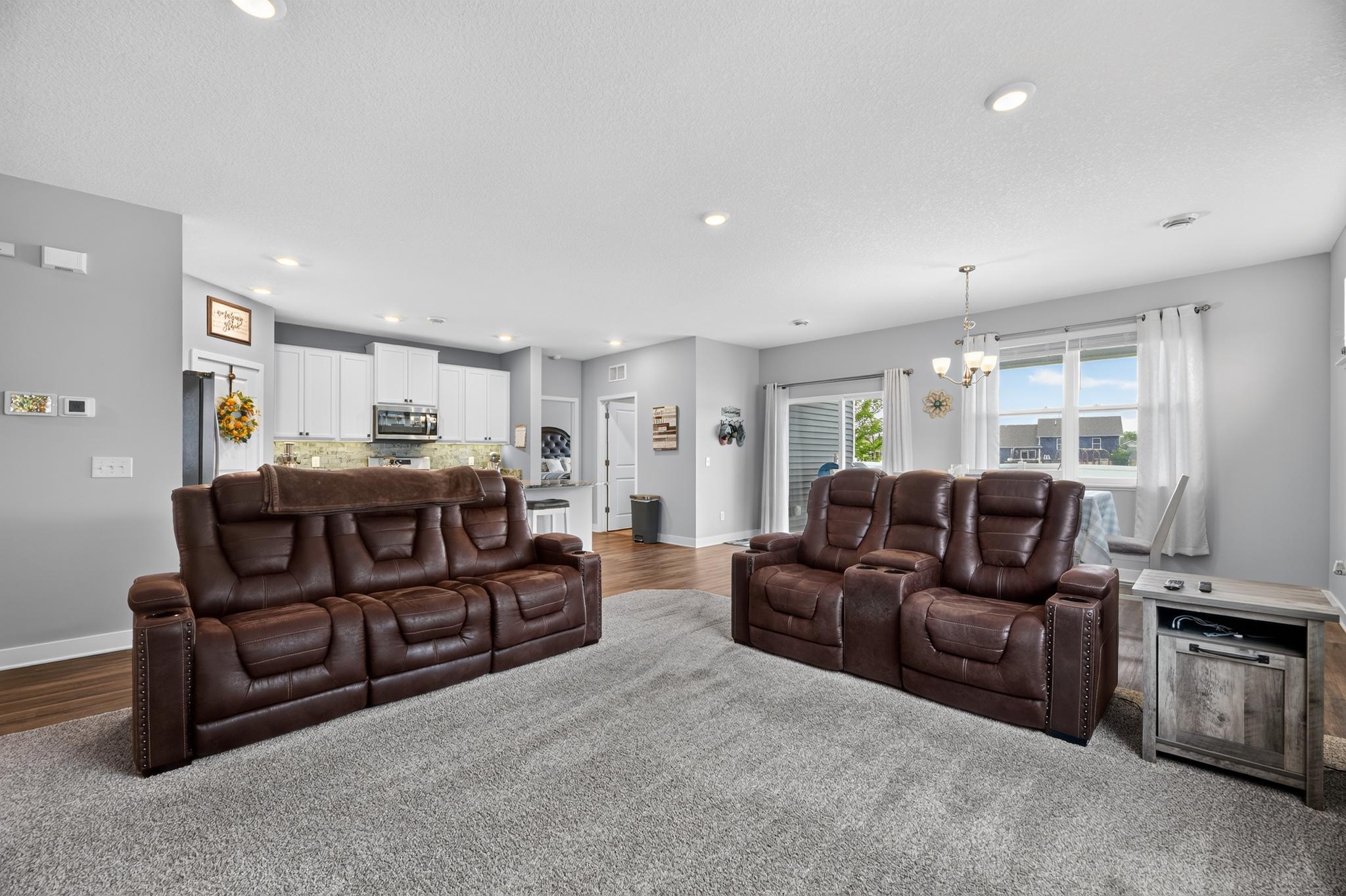 1436 Independence Curve Property Photo 31