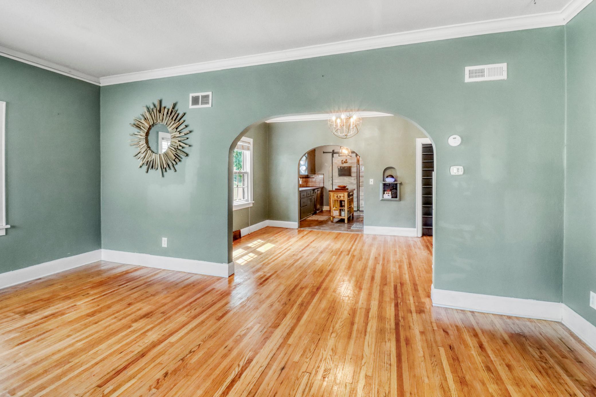331 Willow Street E Property Photo 5