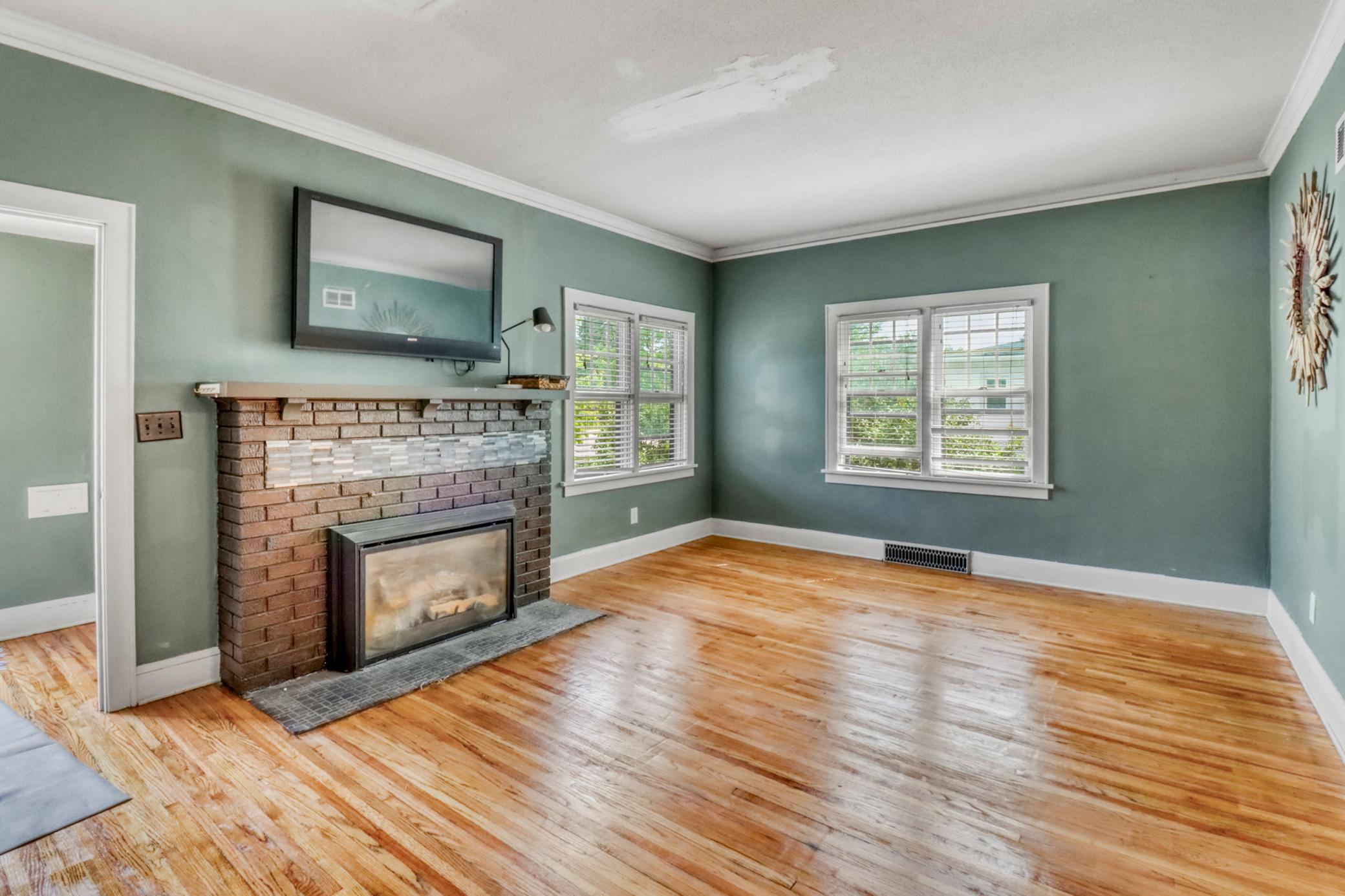 331 Willow Street E Property Photo 6
