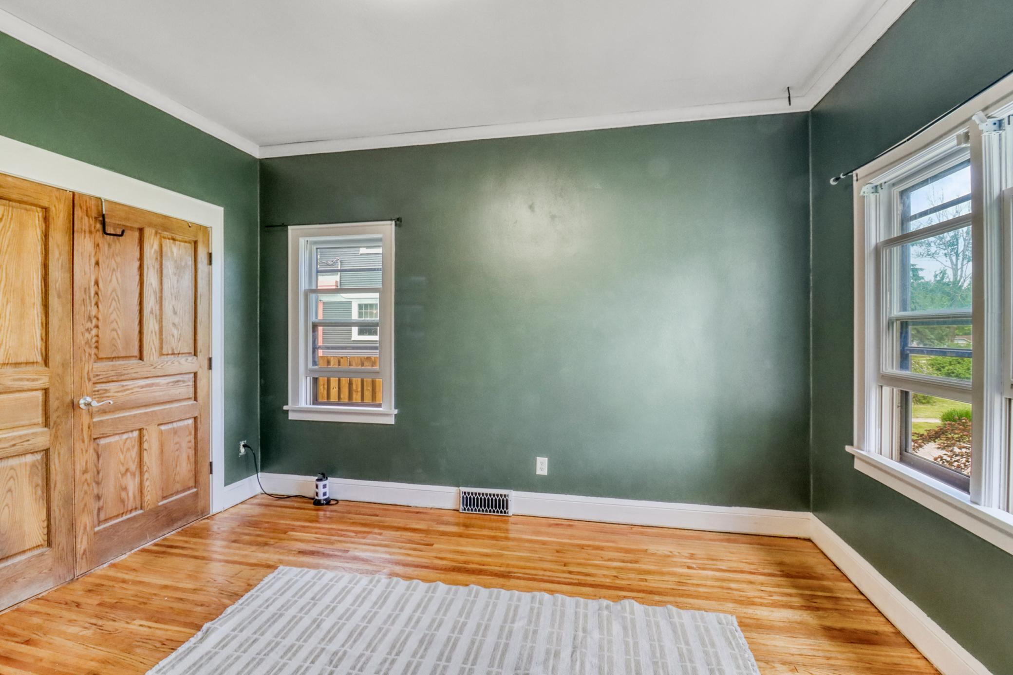 331 Willow Street E Property Photo 13
