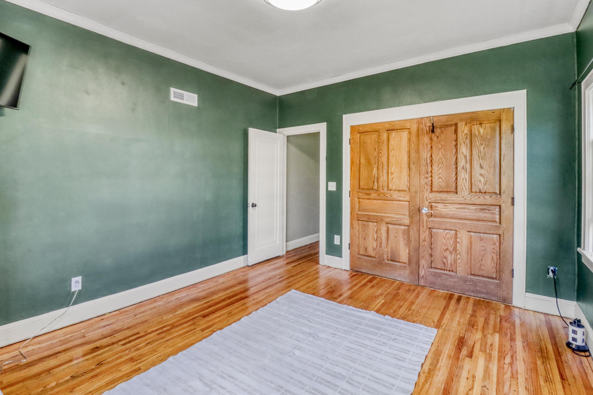 331 Willow Street E Property Photo 15