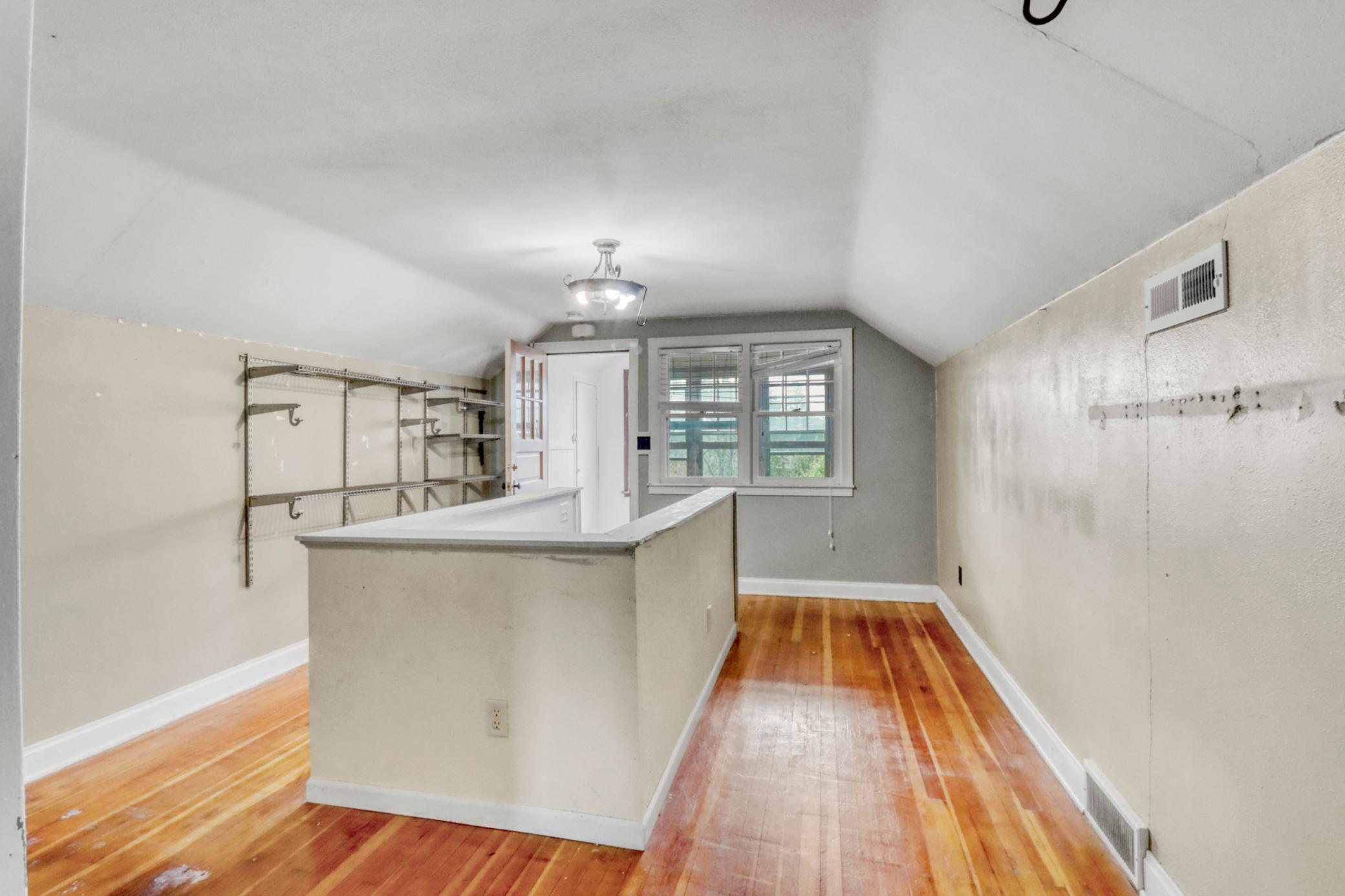 331 Willow Street E Property Photo 28
