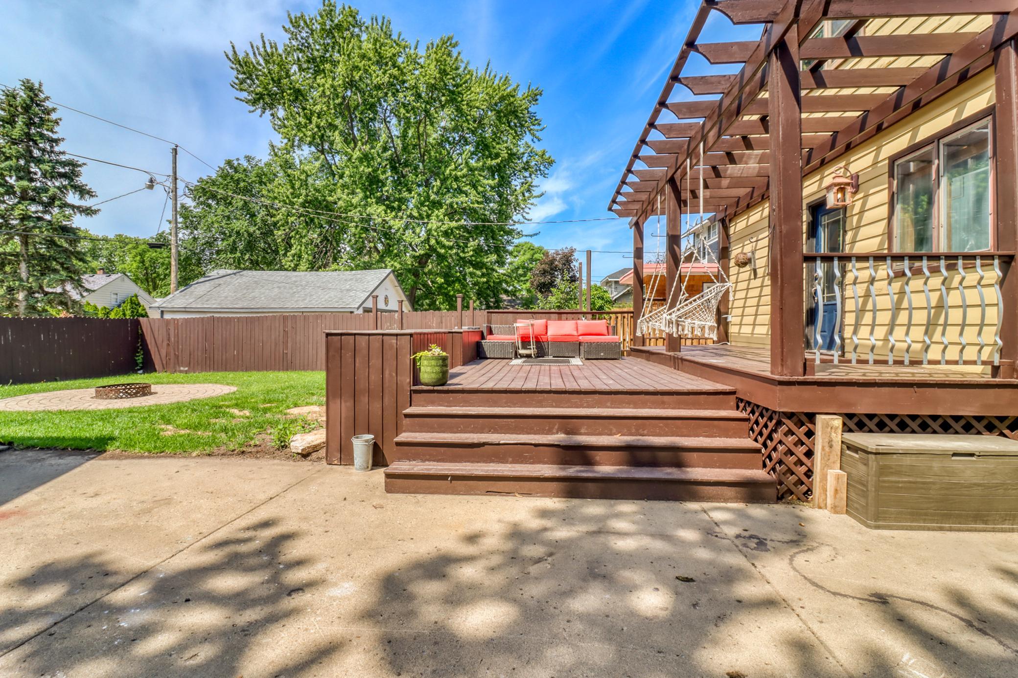 331 Willow Street E Property Photo 43