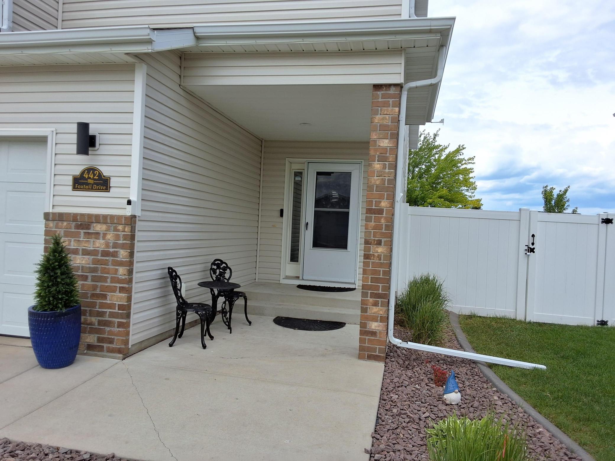 442 Foxtail Drive E Property Photo 2
