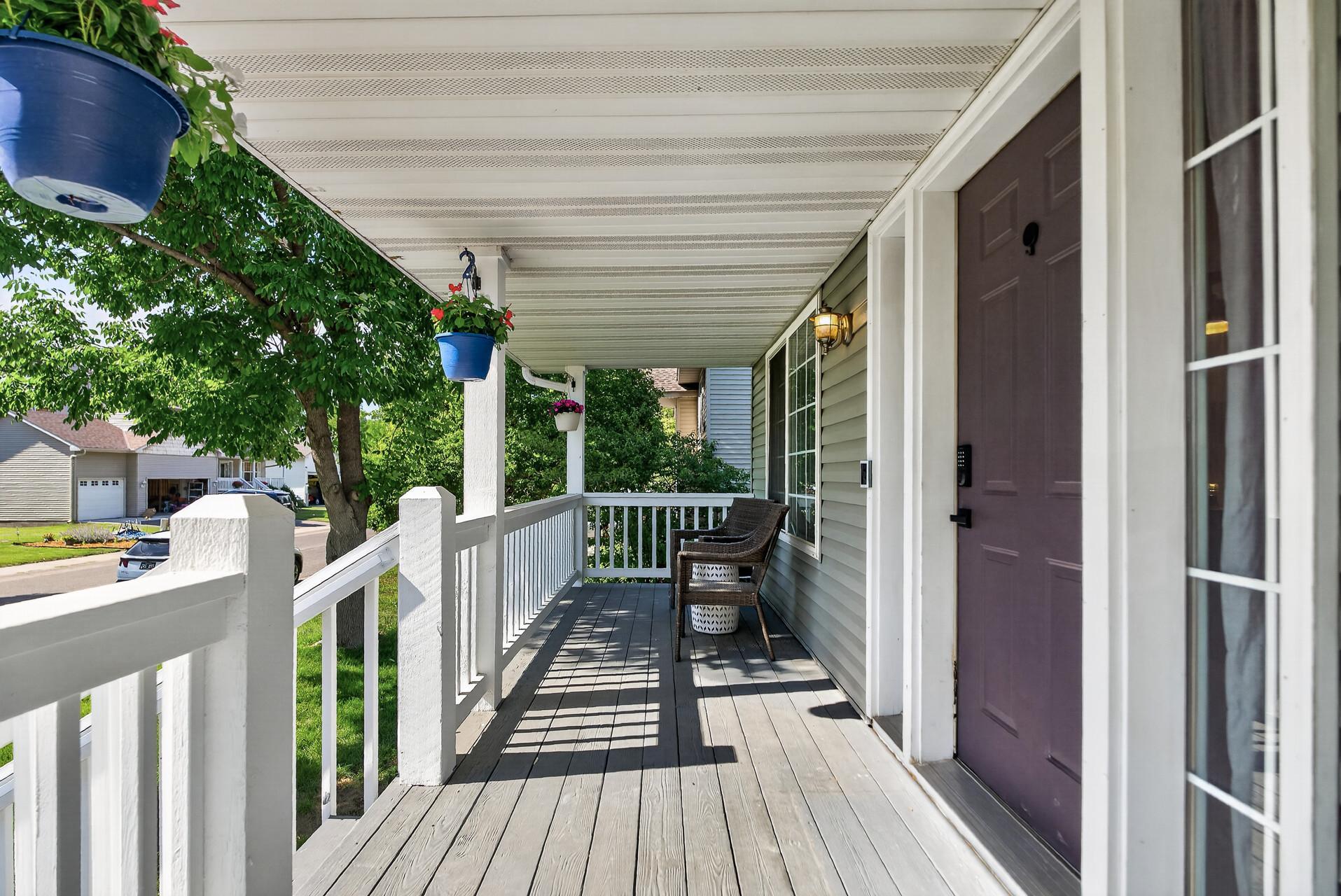 413 Nathan Lane N Property Photo 2