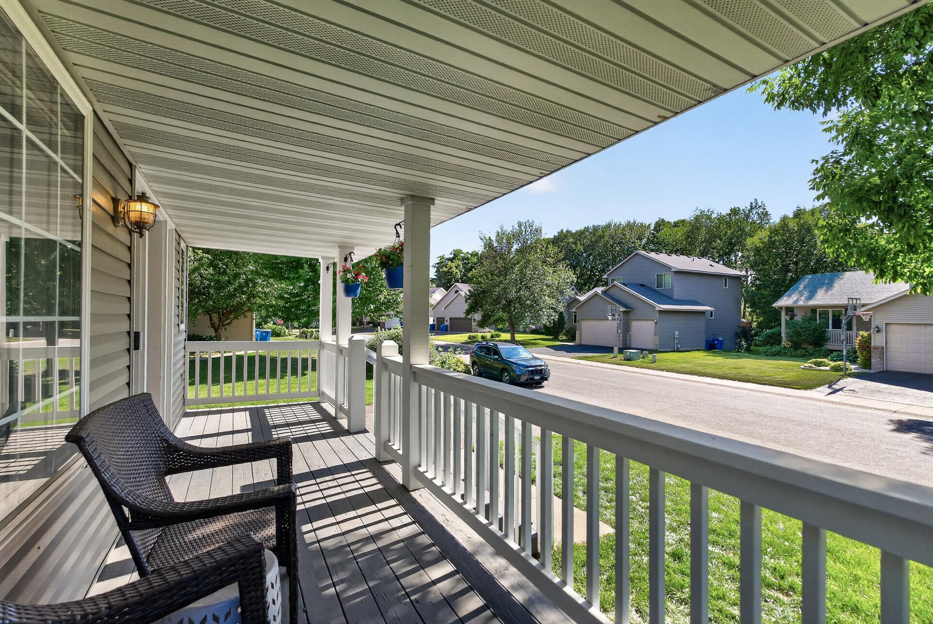 413 Nathan Lane N Property Photo 3