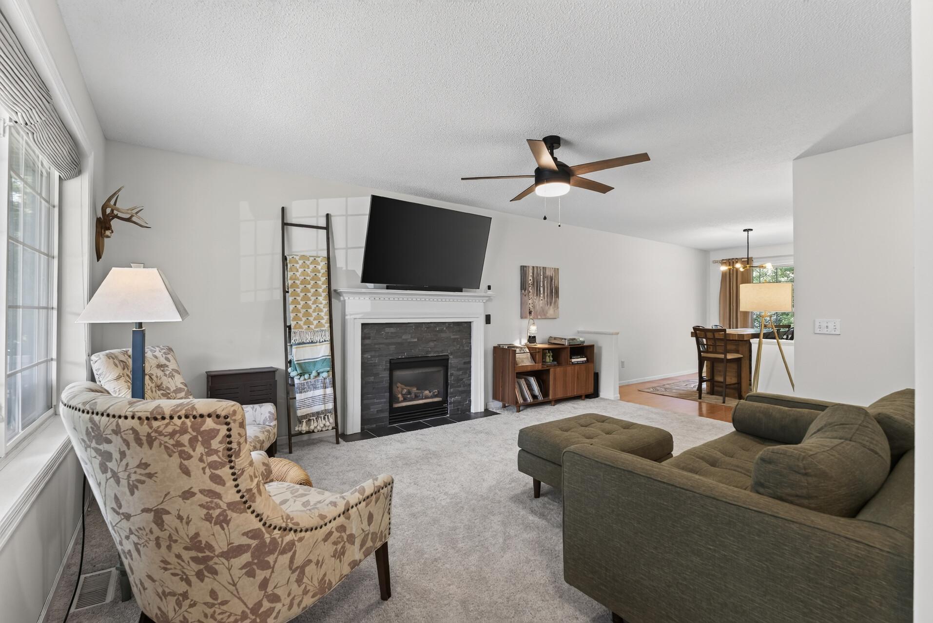413 Nathan Lane N Property Photo 4
