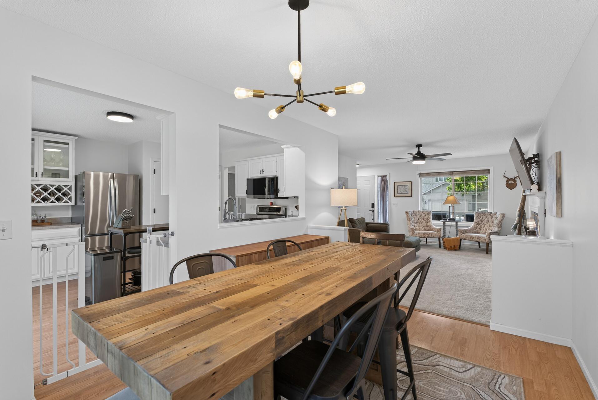 413 Nathan Lane N Property Photo 8