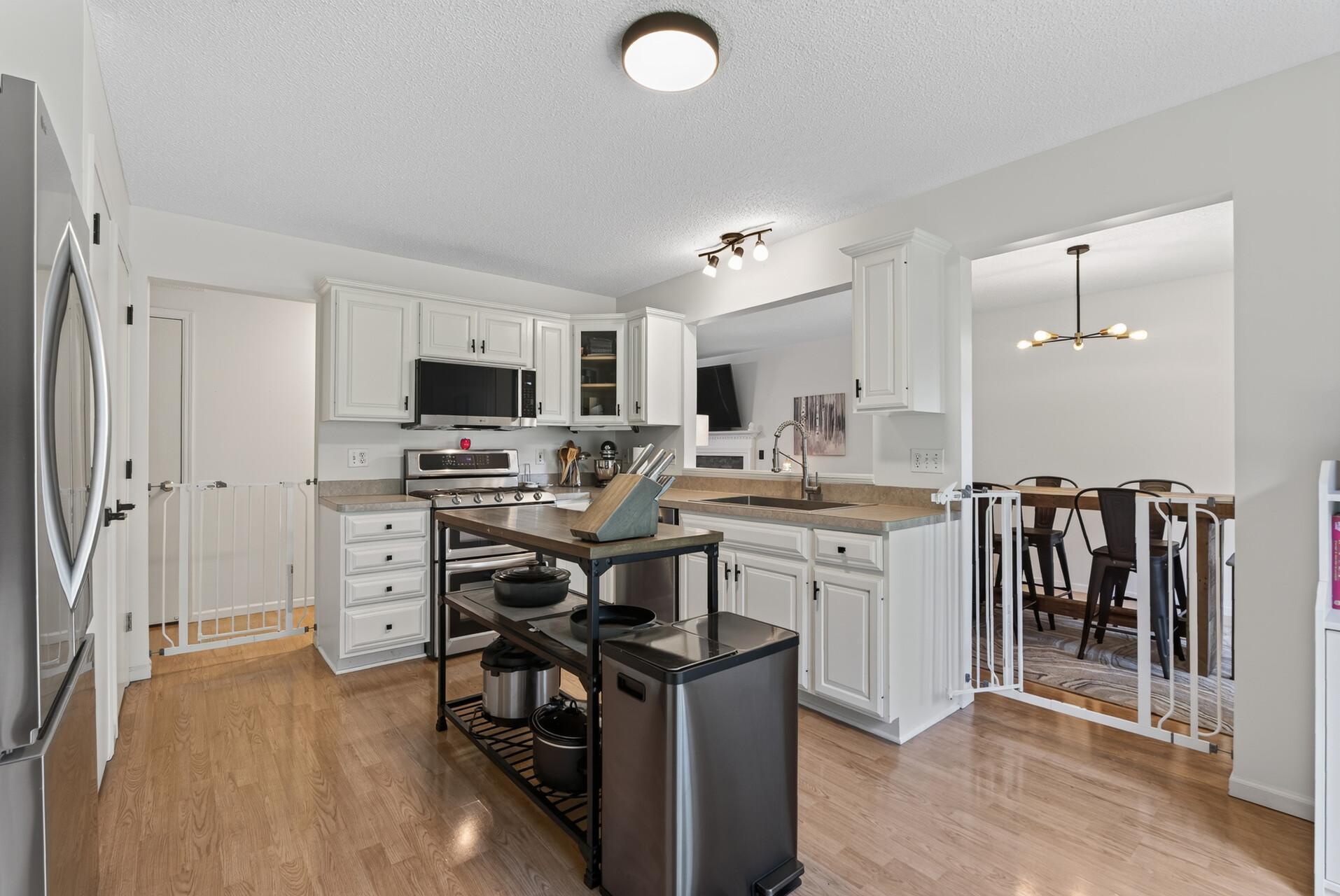 413 Nathan Lane N Property Photo 10
