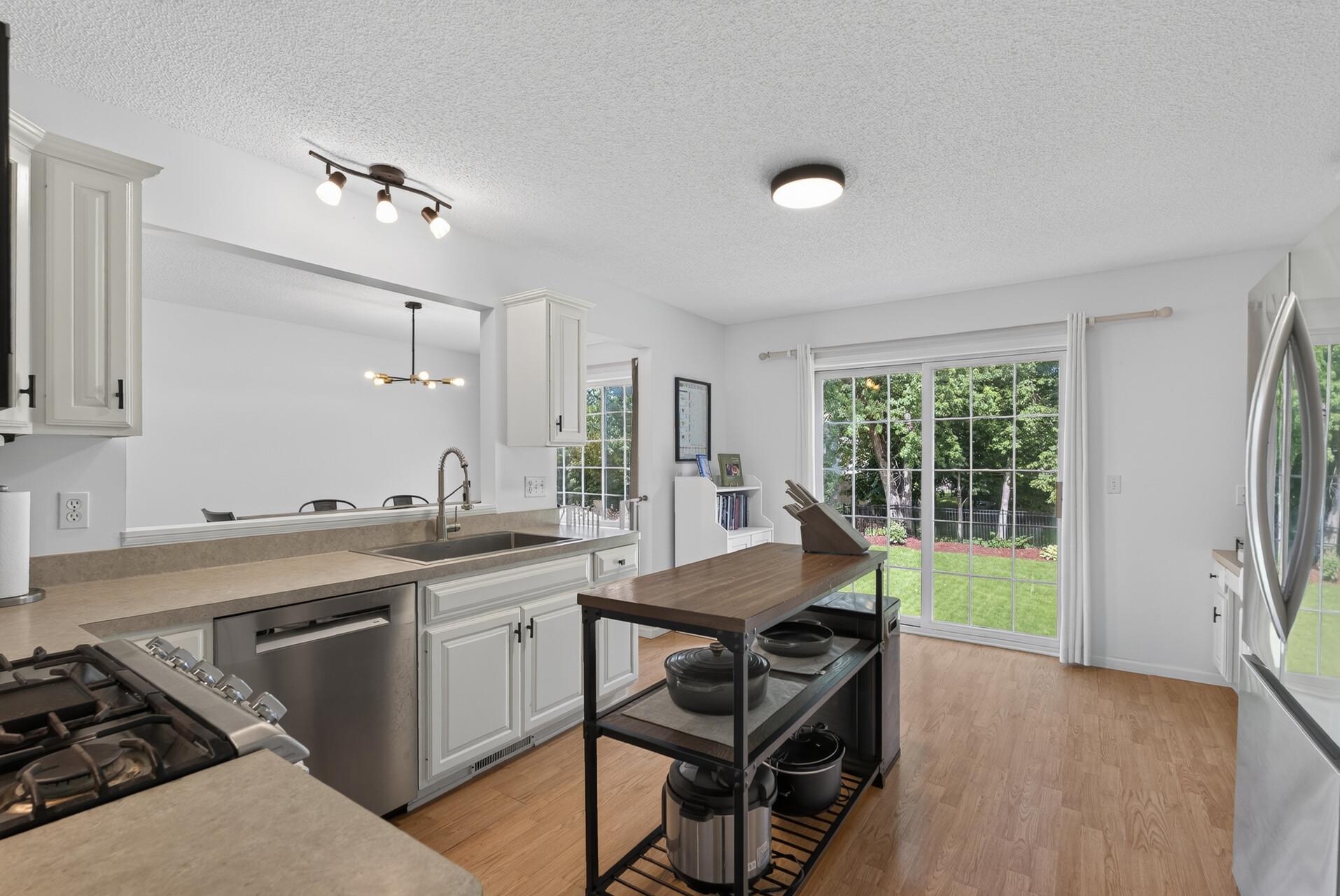 413 Nathan Lane N Property Photo 11