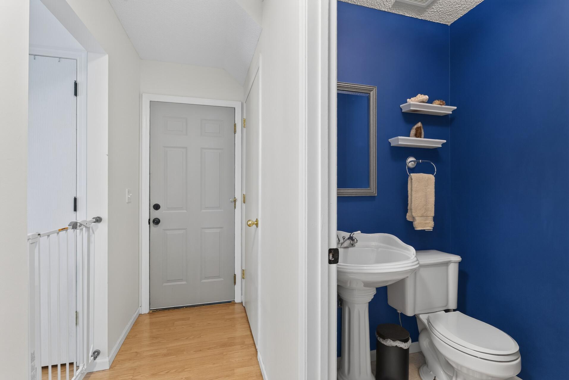 413 Nathan Lane N Property Photo 12