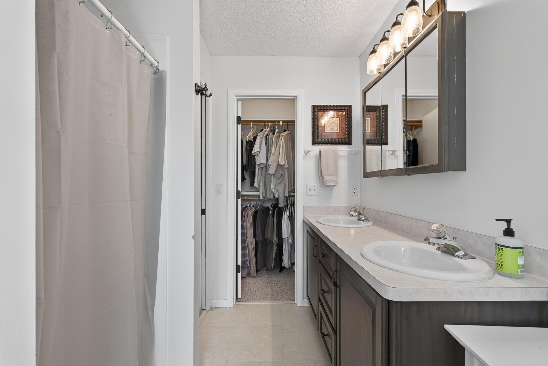 413 Nathan Lane N Property Photo 21