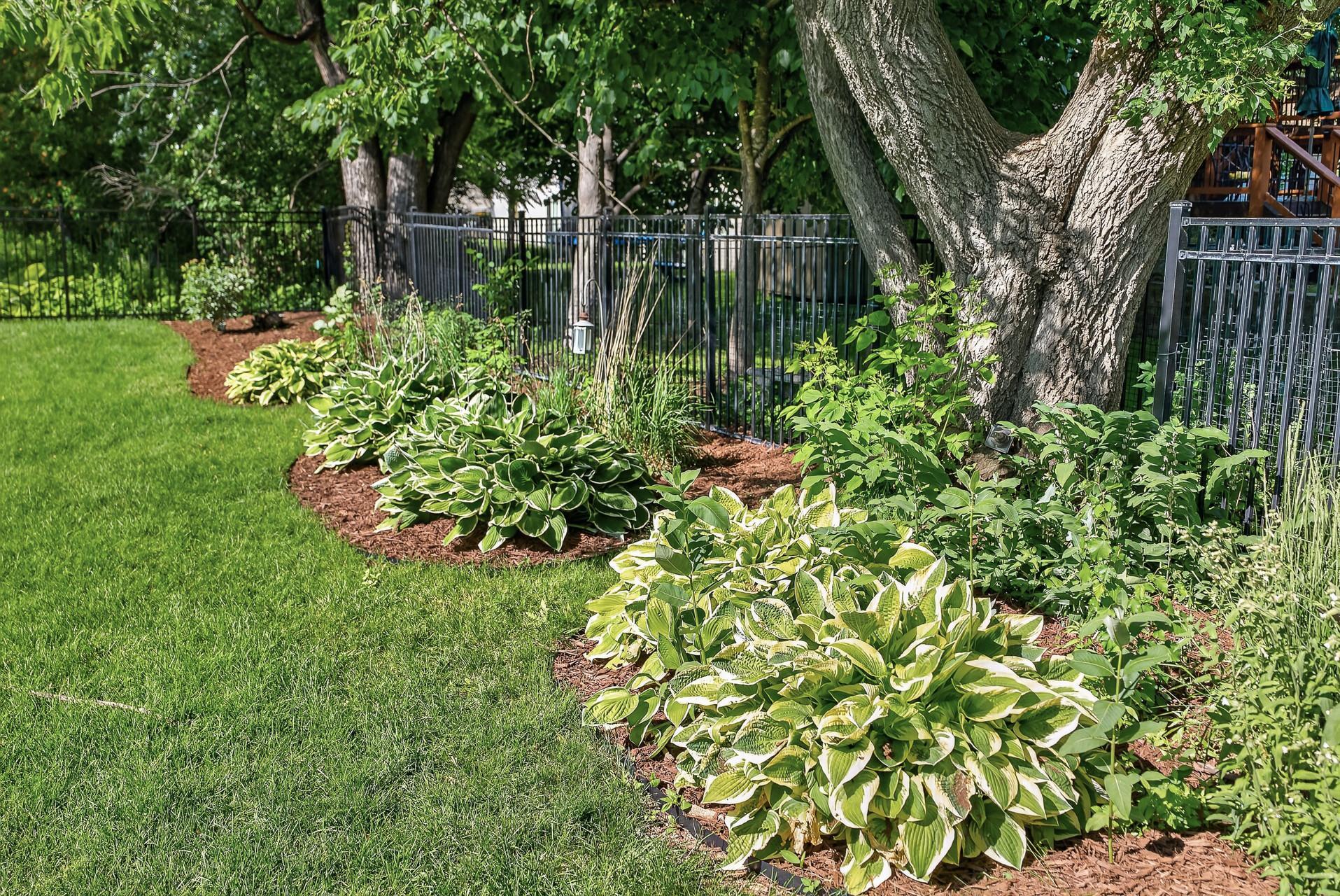 413 Nathan Lane N Property Photo 32