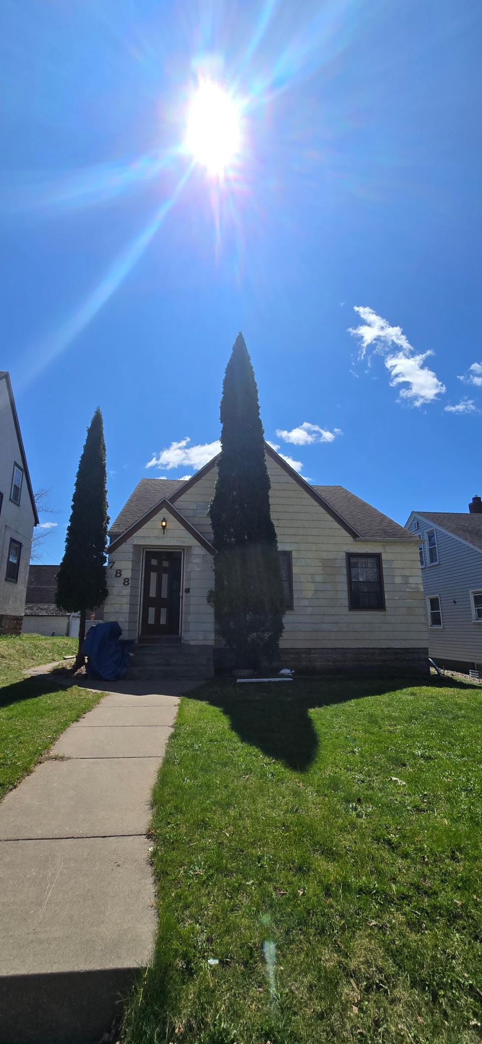 788 Cottage Avenue E Property Photo 1