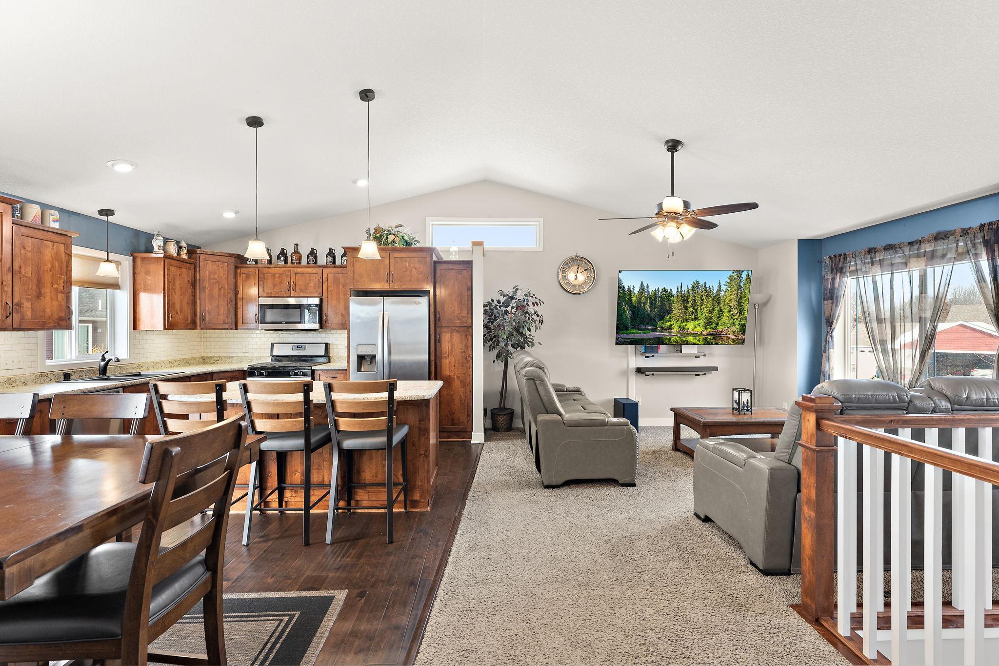 12012 Mayview Curve Property Photo 8