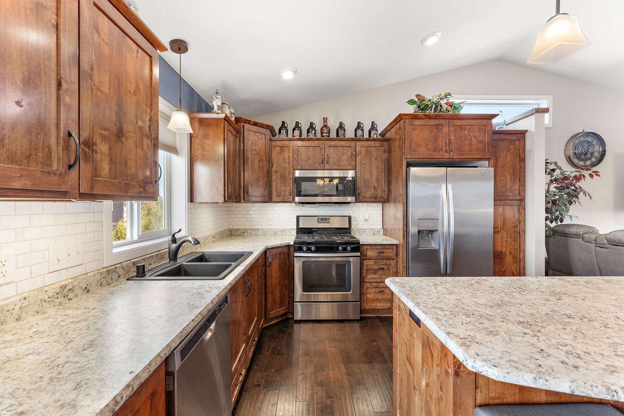12012 Mayview Curve Property Photo 11