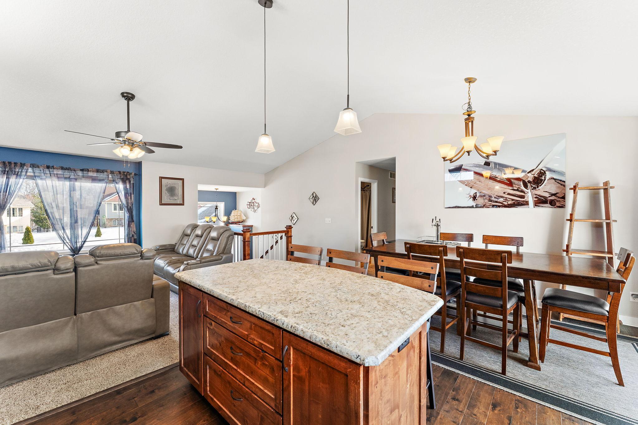 12012 Mayview Curve Property Photo 12