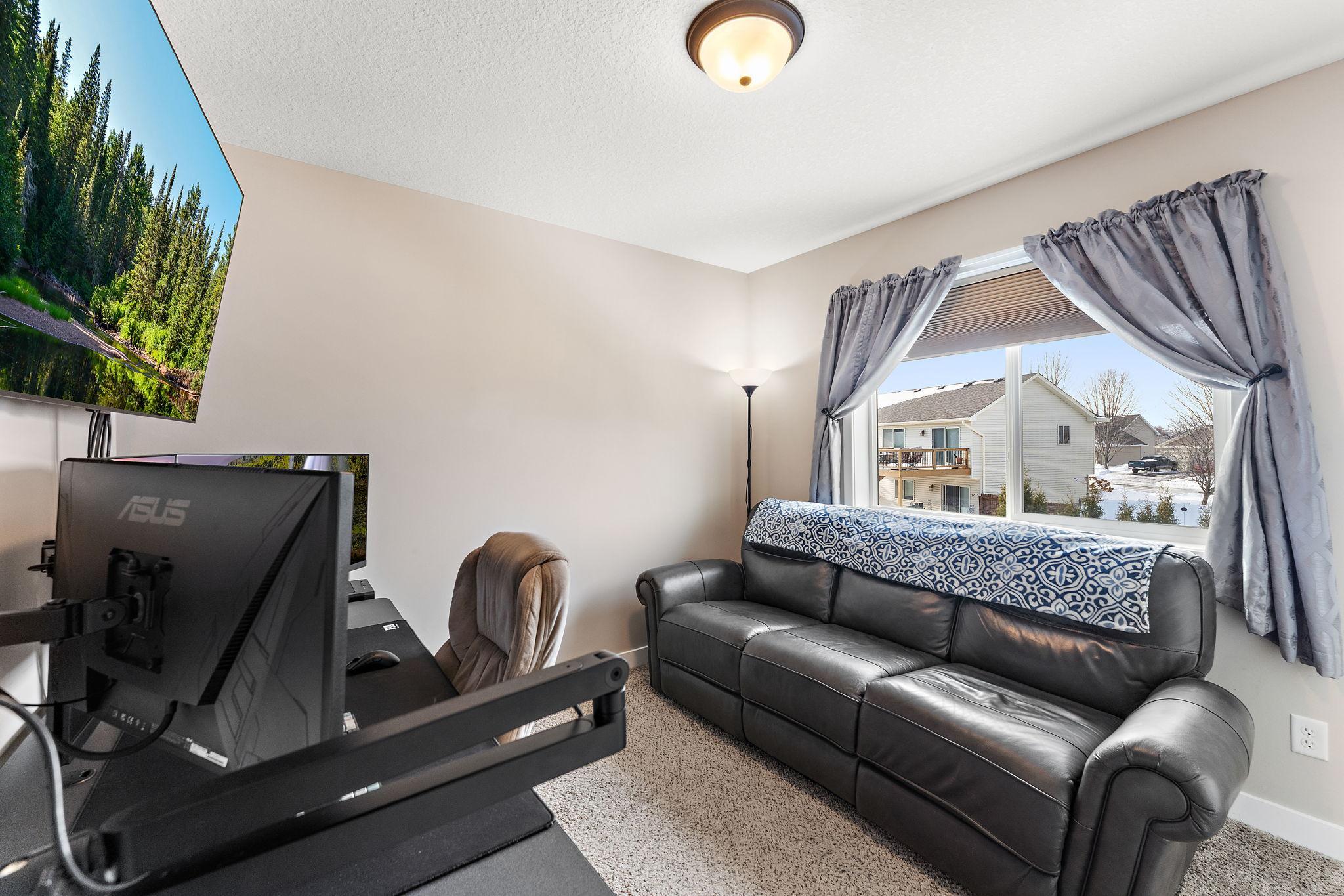 12012 Mayview Curve Property Photo 22