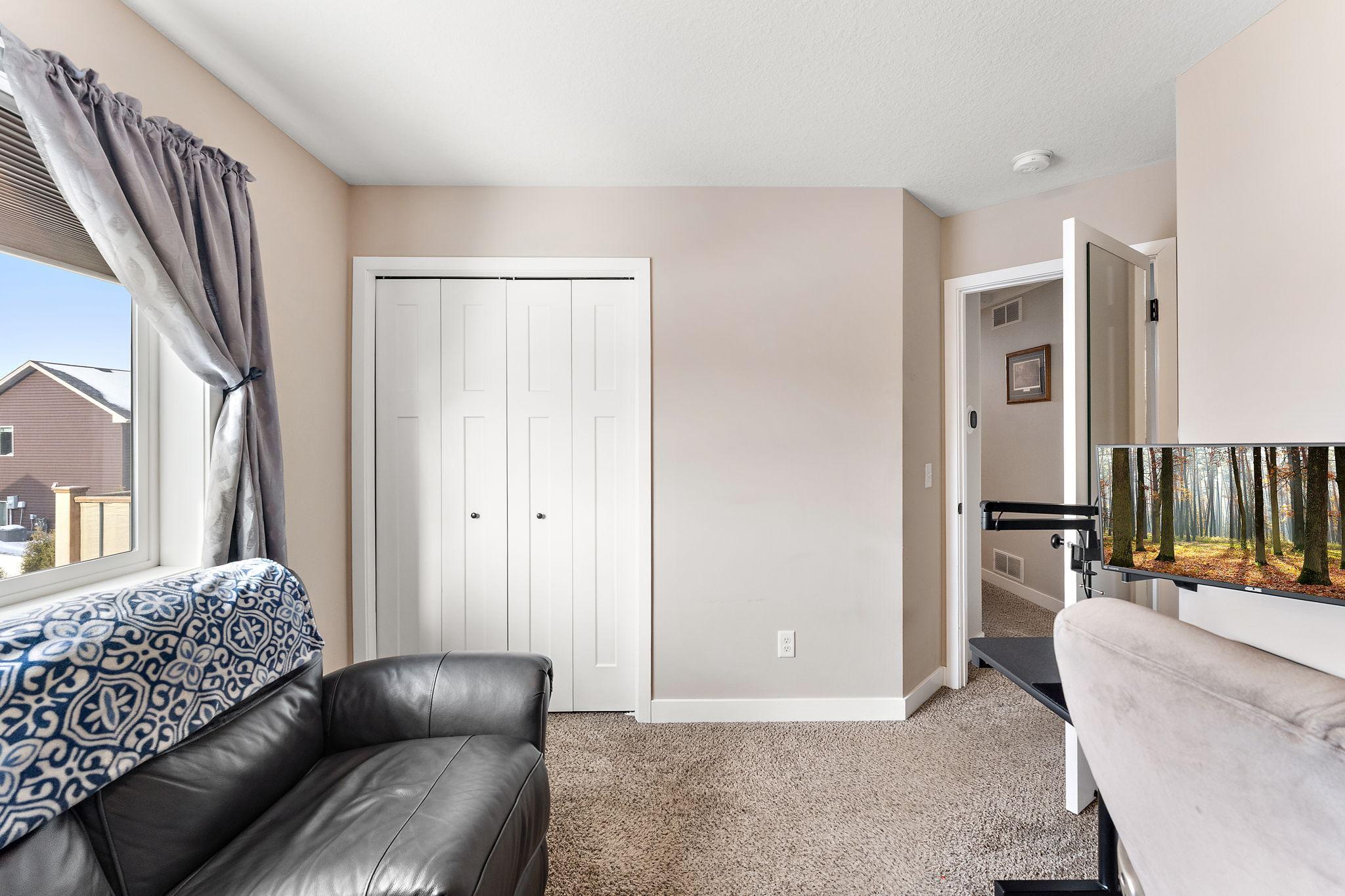 12012 Mayview Curve Property Photo 23