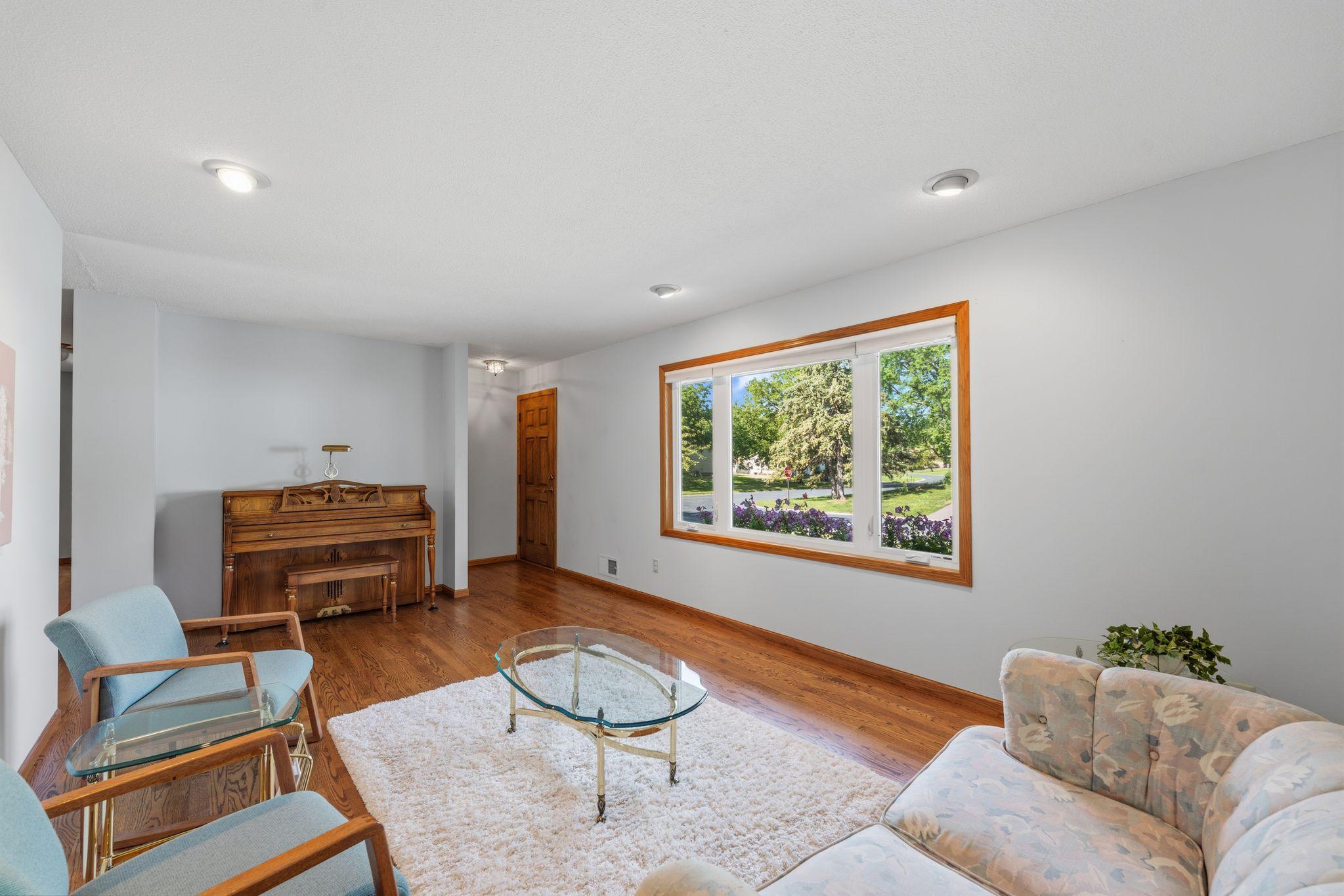 3840 Riverton Avenue Property Photo 7