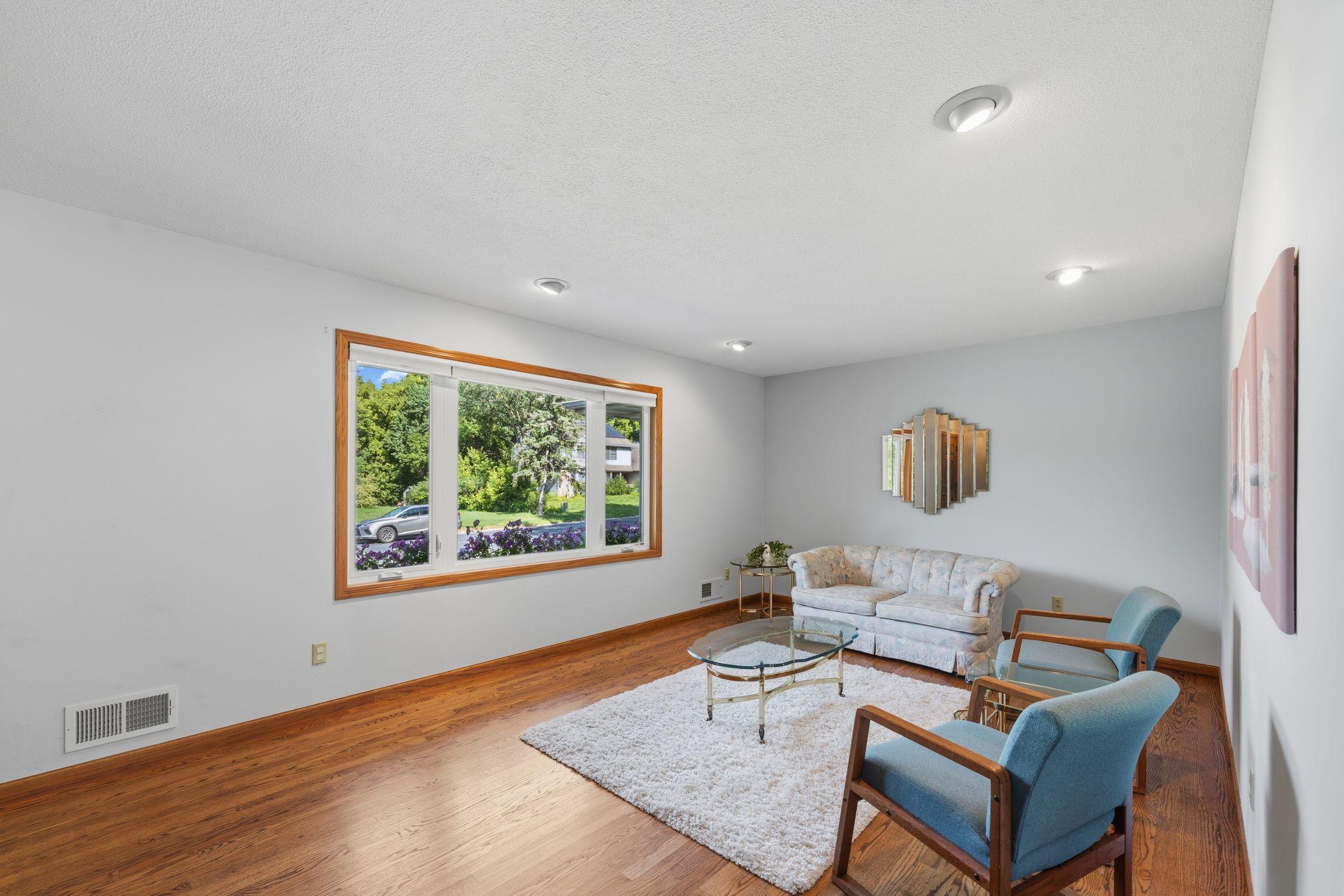 3840 Riverton Avenue Property Photo 8