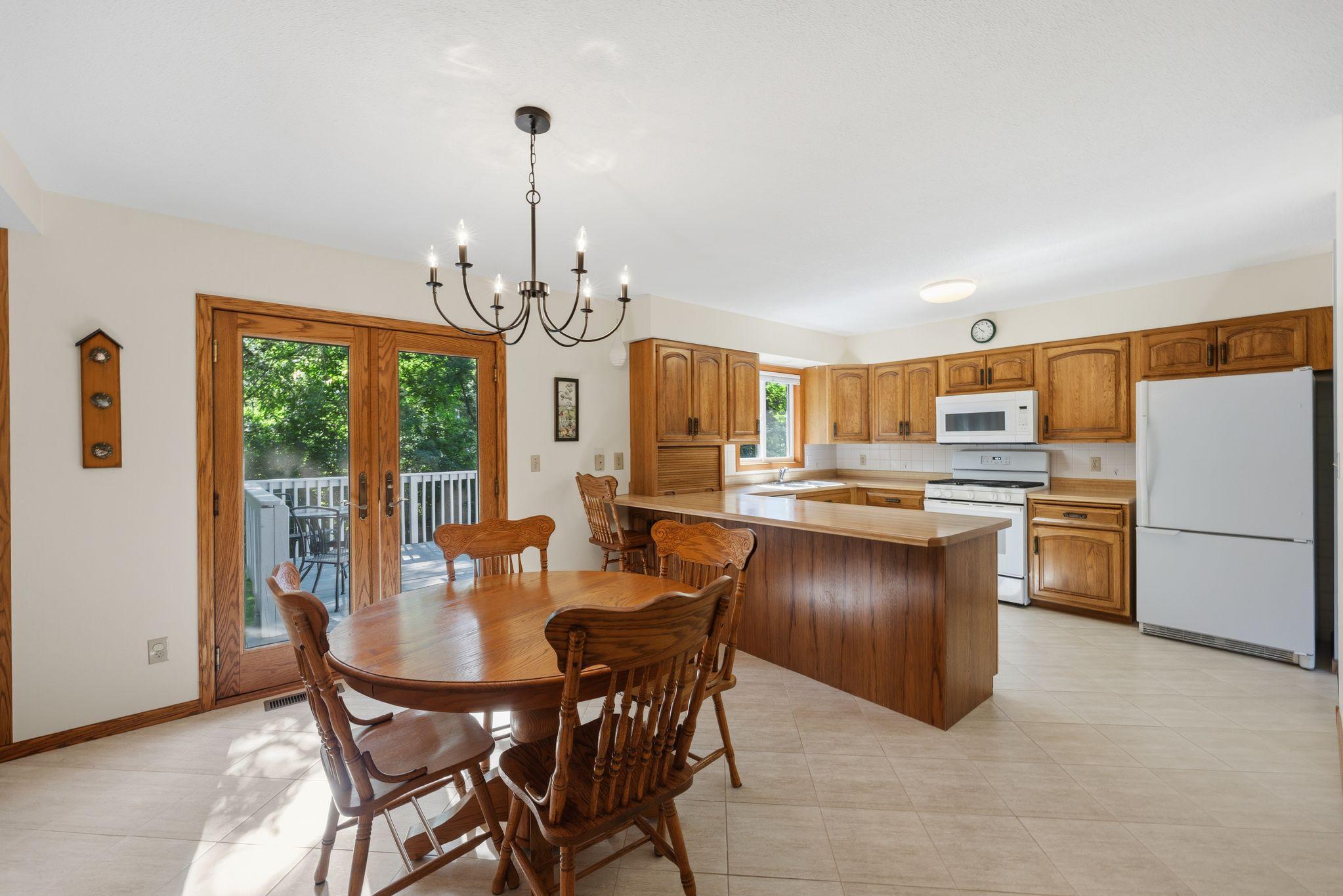 3840 Riverton Avenue Property Photo 11
