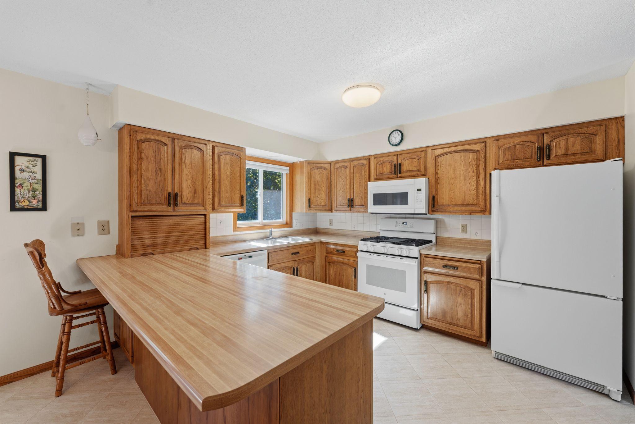 3840 Riverton Avenue Property Photo 12