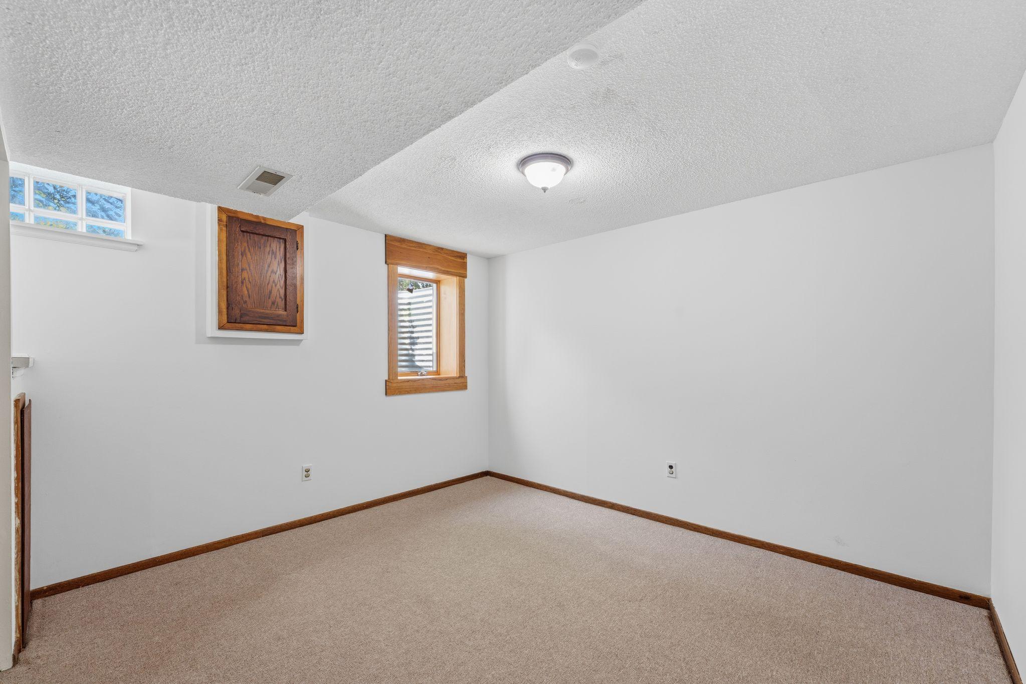 3840 Riverton Avenue Property Photo 27