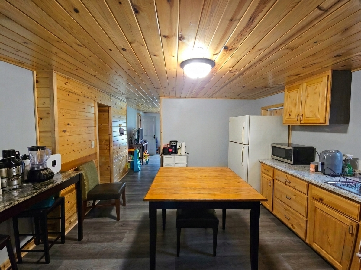 1020 Rosewood Street Property Photo 2